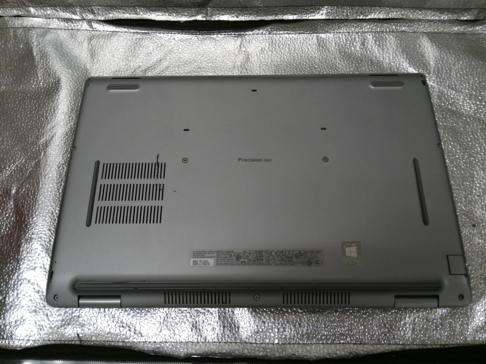 DELL PRECISION 3561 15.5″ i9-11950H 32GB RAM 1TB NVMe Win11Pro
