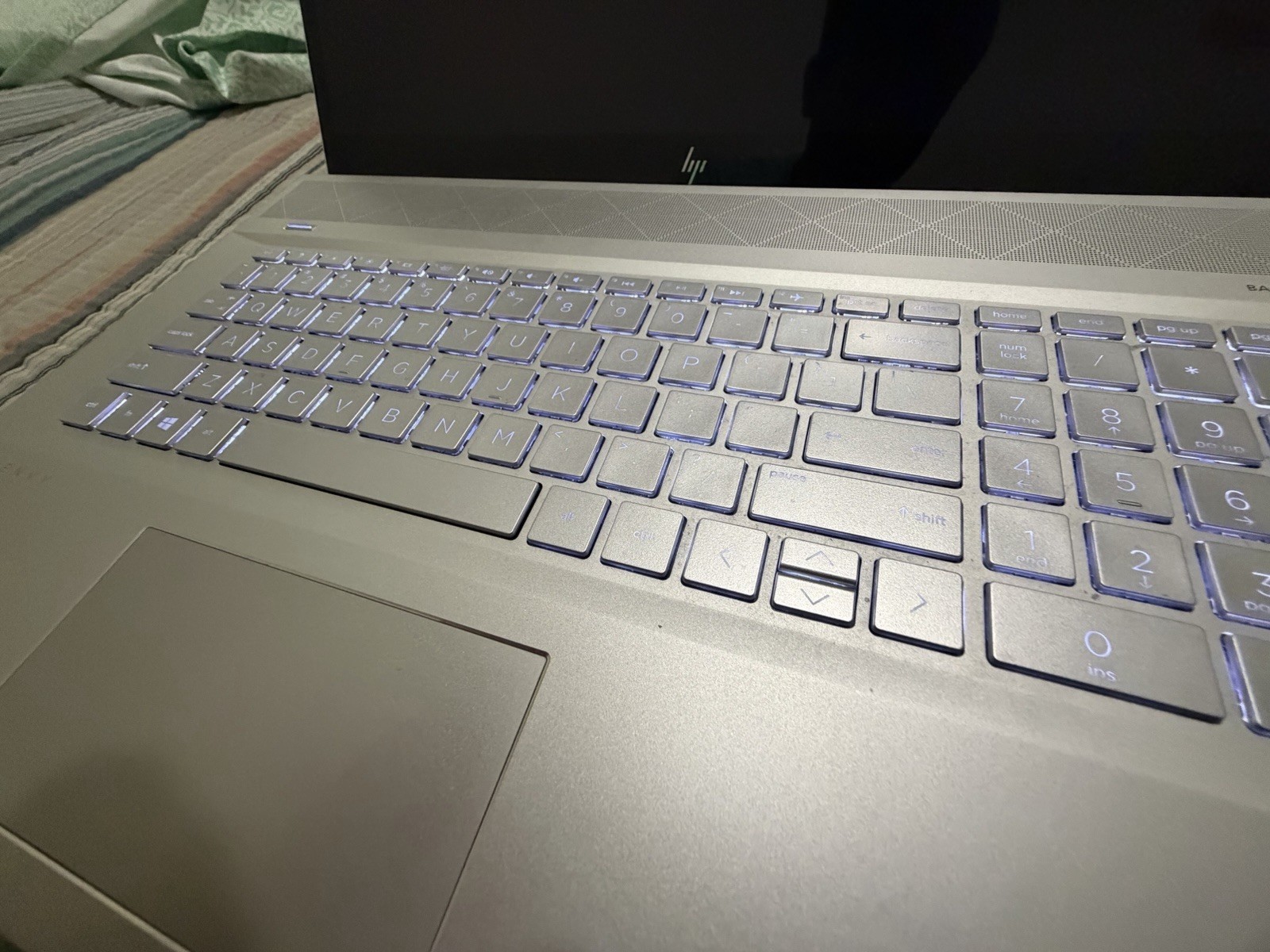 HP Envy 17.3” FHD Laptop i7-10510U 16GB RAM 1TB SSD MX250 Win11 + SD Adapter