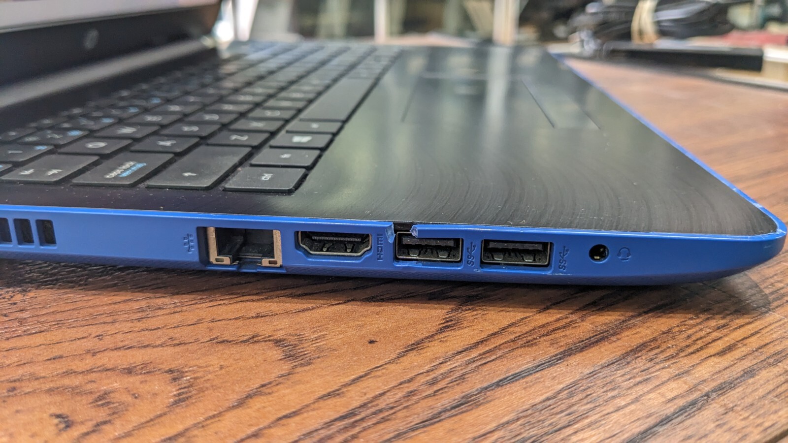HP 15-bw006ca AMD A6-9220,8GB RAM- 1TB HDD,Radeon R4,Win 10,Touchscreen Laptop