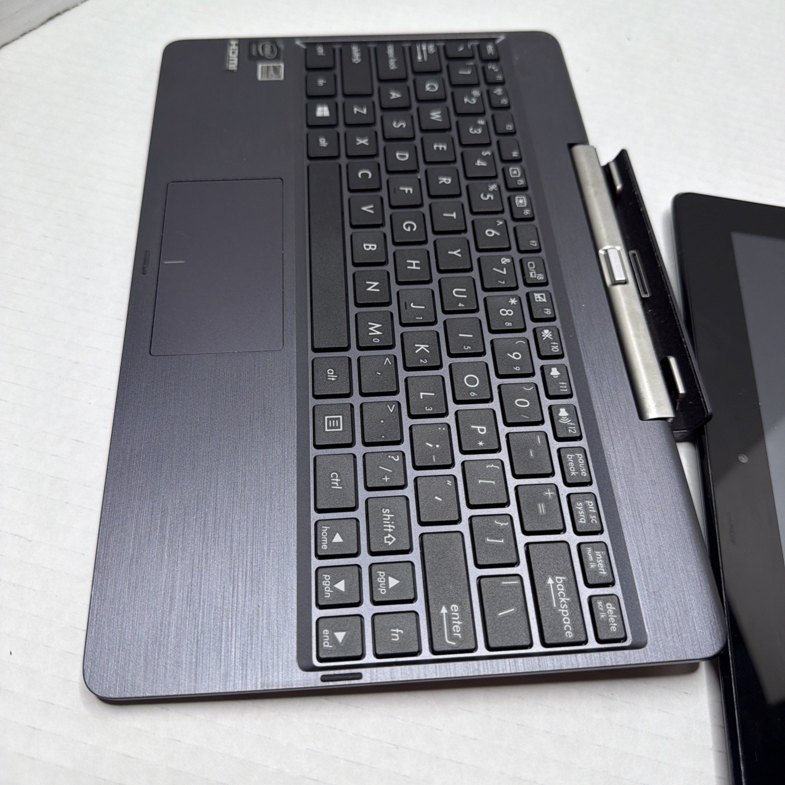 ASUS Transformer Book T100TAF 10.1″ Laptop Touchscreen 2GB Intel 32GB Untested