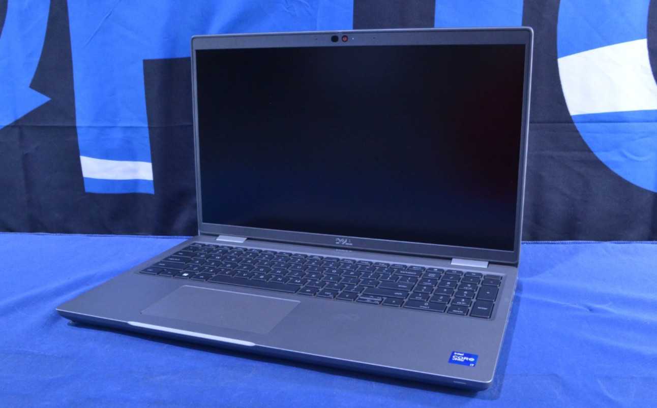 Dell Precision 3561 i7-11850H/ 16GB/ 512GB/ Win 11 (J052102)