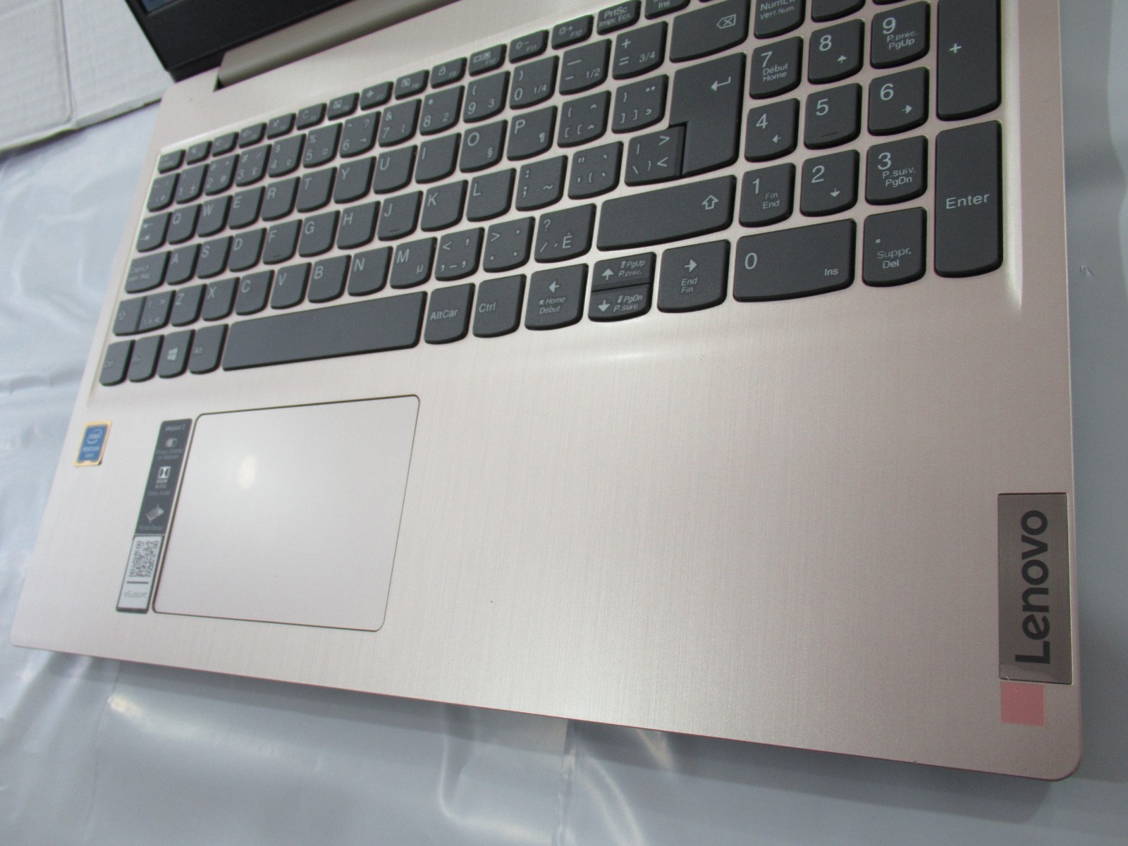 Lenovo Laptop IdeaPad 3 81WB005BCF Intel Pentium 2.40ghz 8gb ram 256ssd WIN10