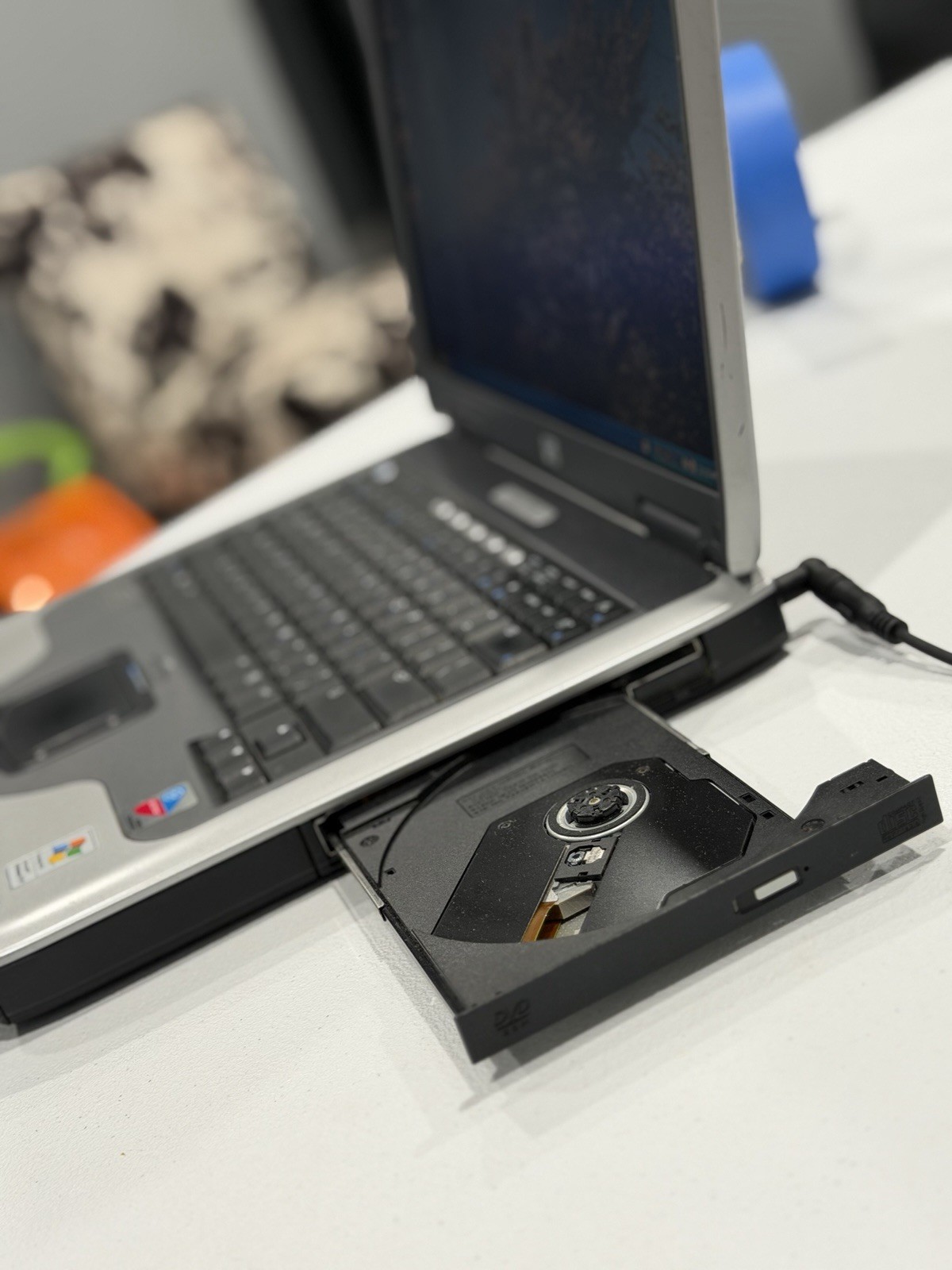 HP Compaq nx9030 Laptop Intel Centrino Windows XP Excellent Condition No Charger
