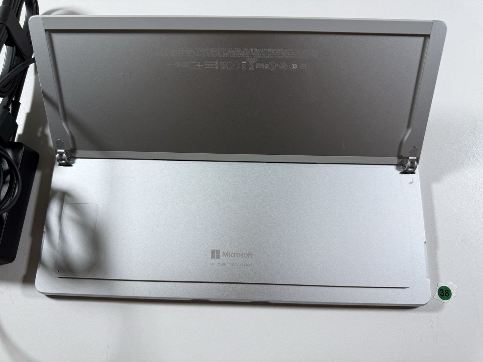 Microsoft Surface Pro 8 (1982) i5-1145G7 – 16GB RAM – 256GB 120Hz – Win 11 Pro