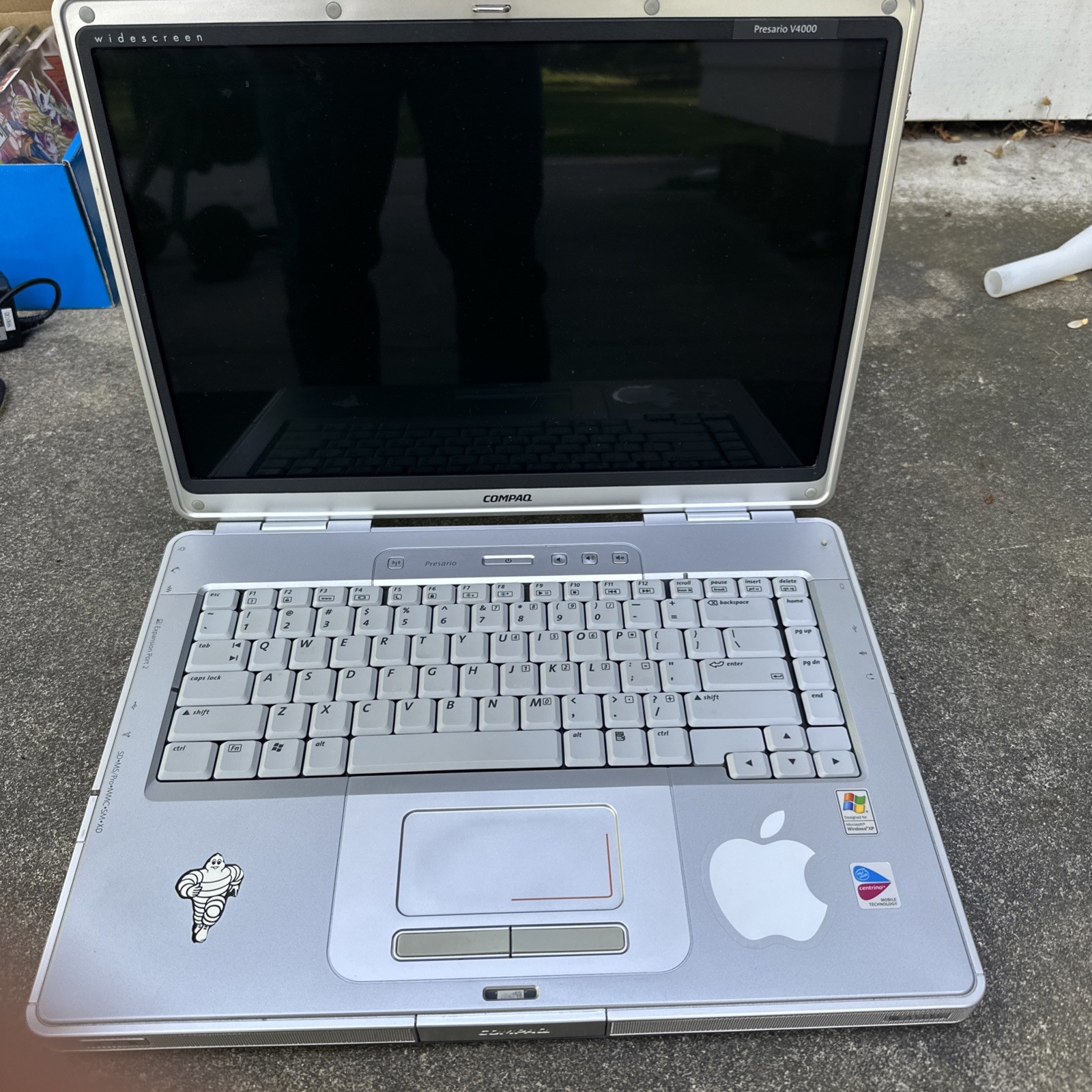 Compaq Presario V4000 Windows XP Laptop w/charger & battery