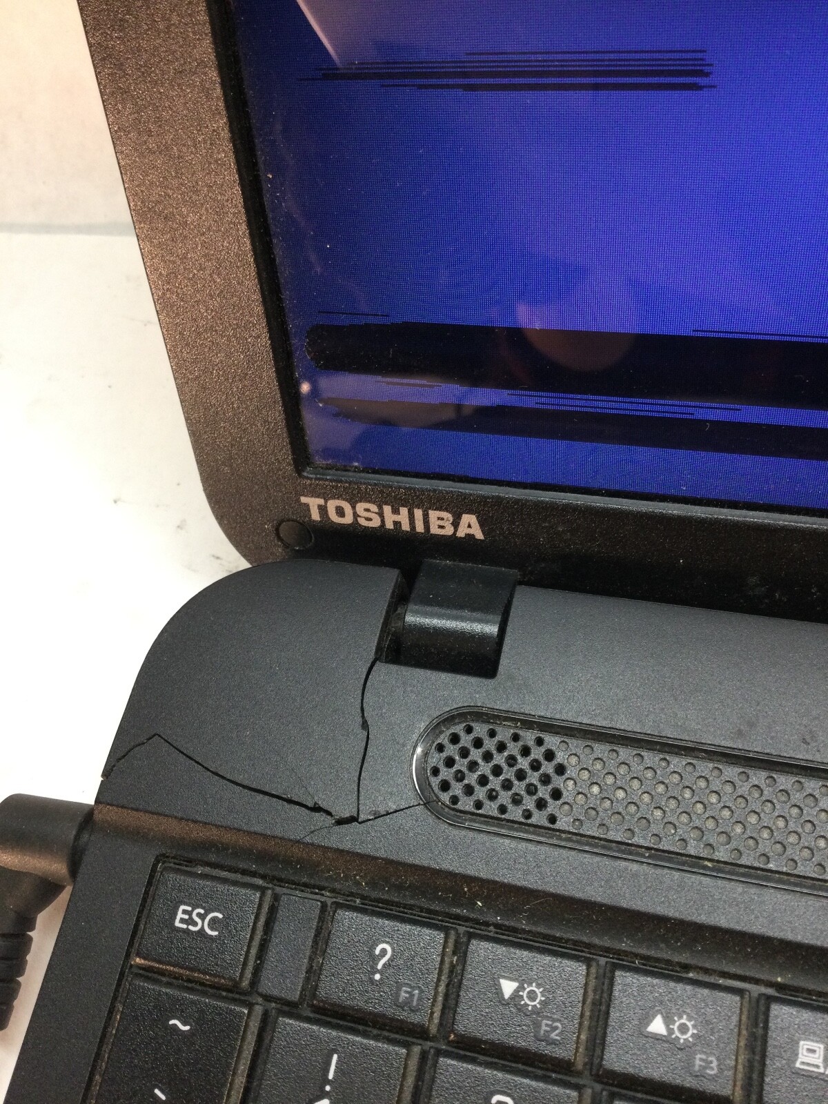 Toshiba Satellite C55 15″ Laptop Intel Core i3-4005U-BAD DISPLAY -MZ