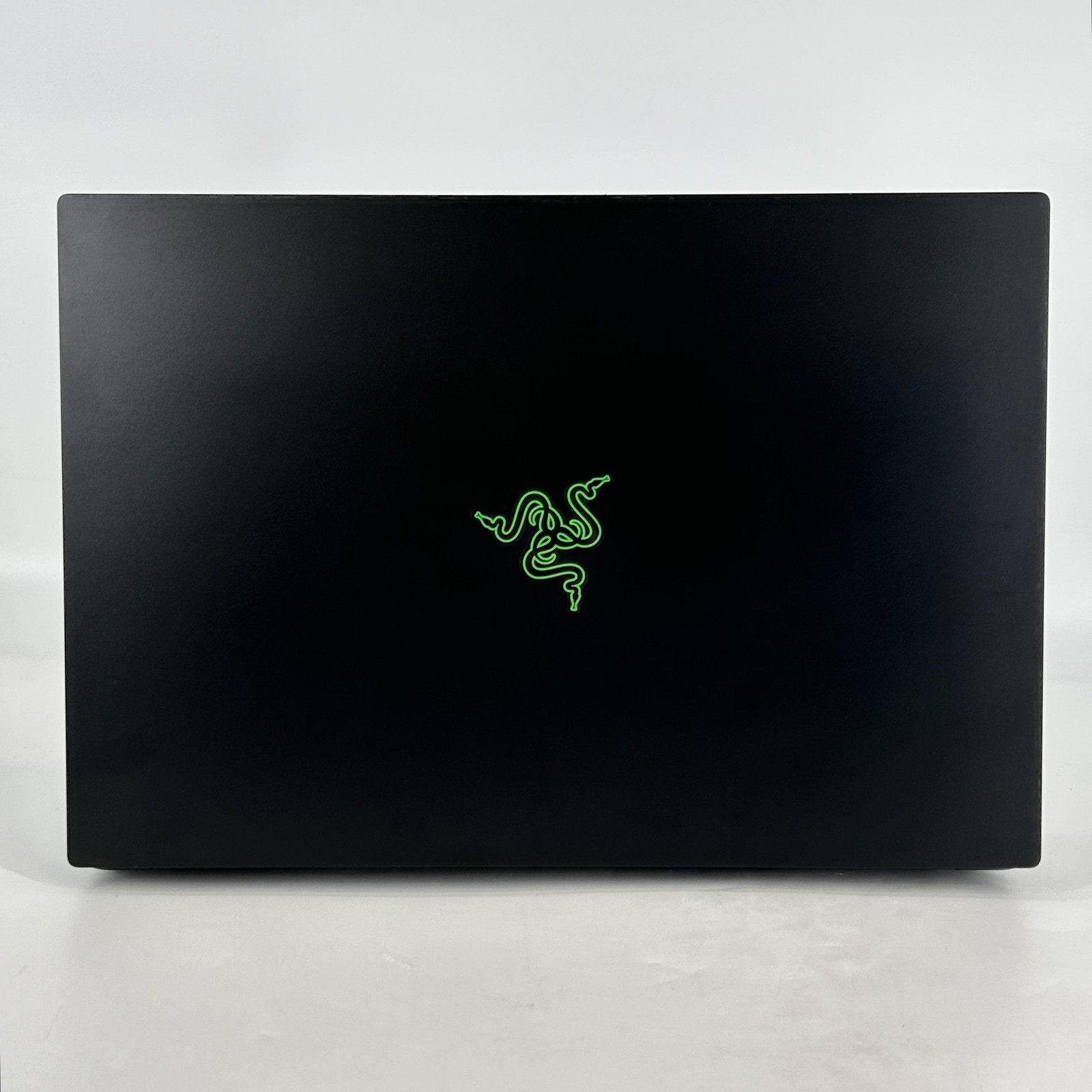 Razer Blade 16 240Hz FHD+ 2.2 GHz i9-13950HX 32GB 1TB/1TB NVIDIA RTX 4090 READ
