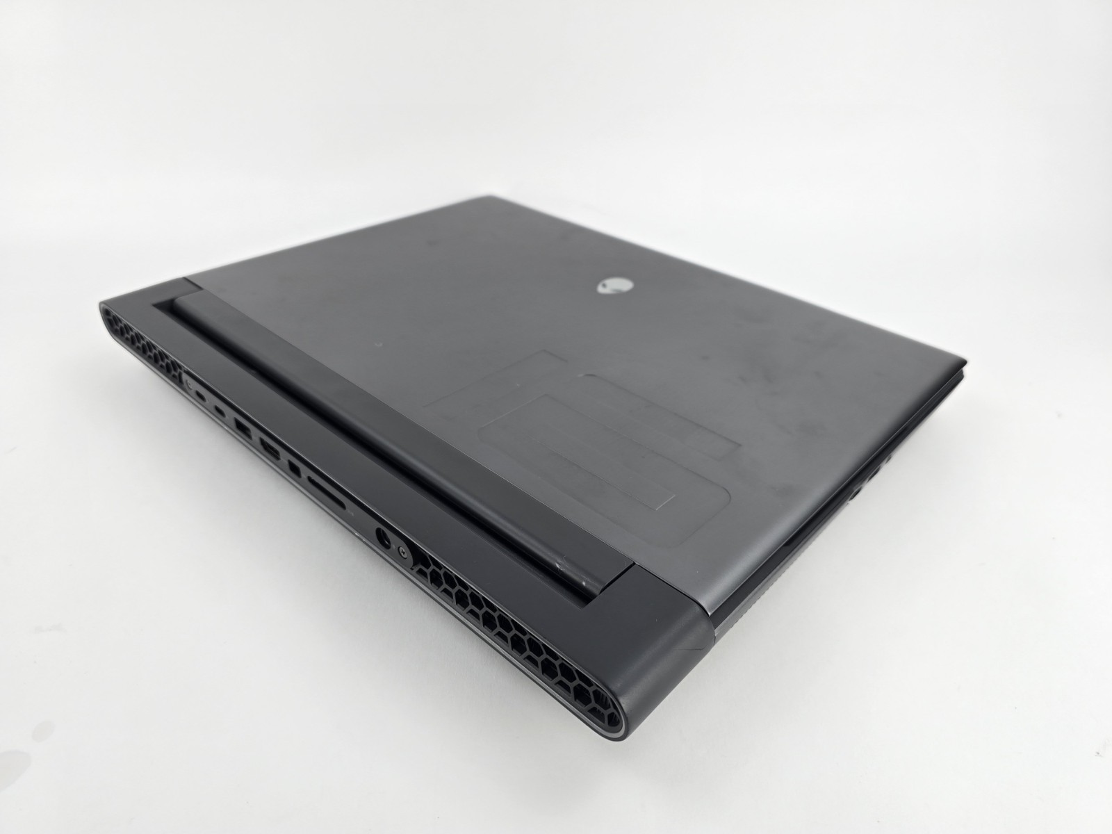 Alienware M16 R1 16″ Ryzen 9 7845HX 16GB 1TB RTX 4080 – For Parts – AS-IS