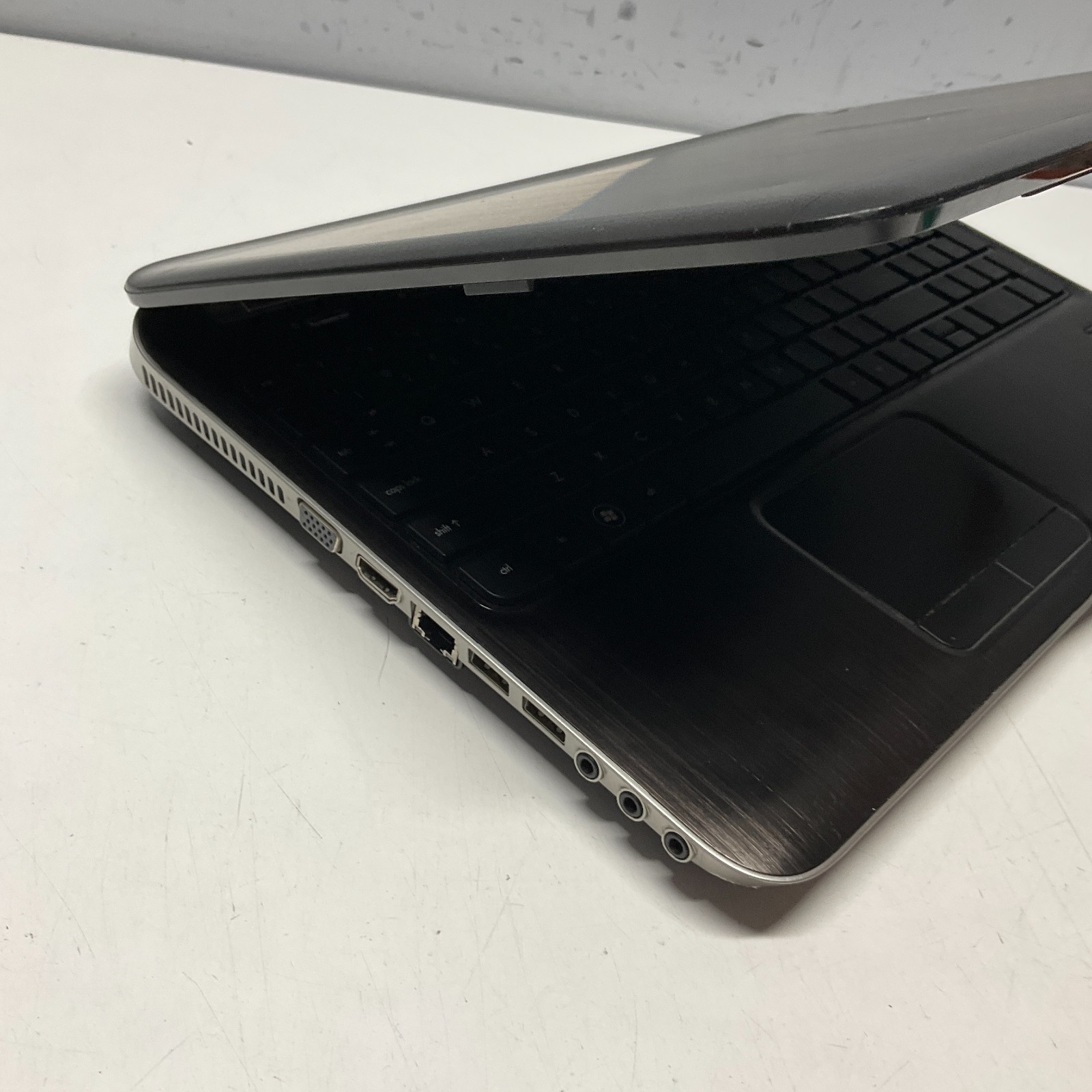 HP PAVILION DV6 Laptop Intel Core i7-2630QM @ 2.00 GHz 4GB NO HDD NO OS