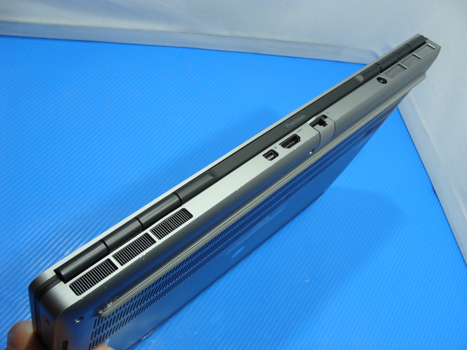 Dell Precision 7560 15.6″FHD xeon W-11955M 2.6Ghz 64GB 512GB W11P RTX A2000 4GB