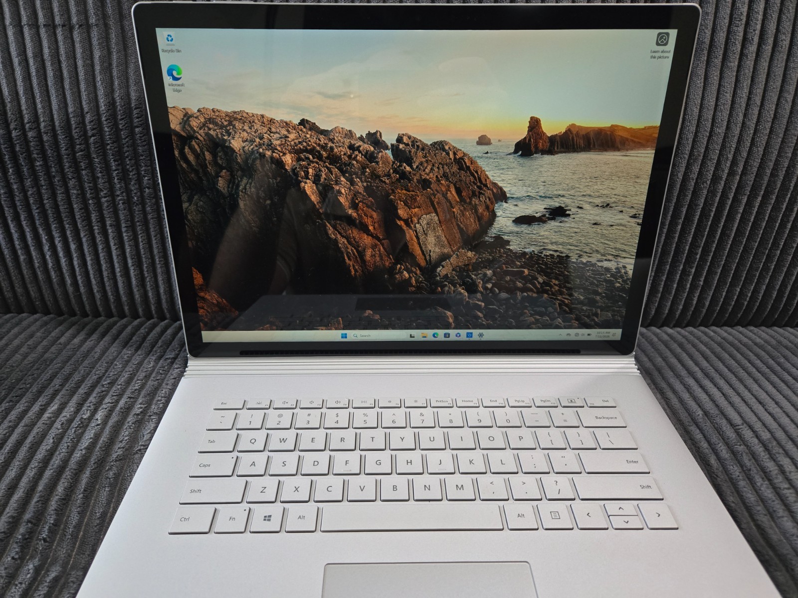 Microsoft Surface Book 3 15″ (256GB SSD, Intel i7-1065G7 GTX 1660 Ti 16GB RAM)