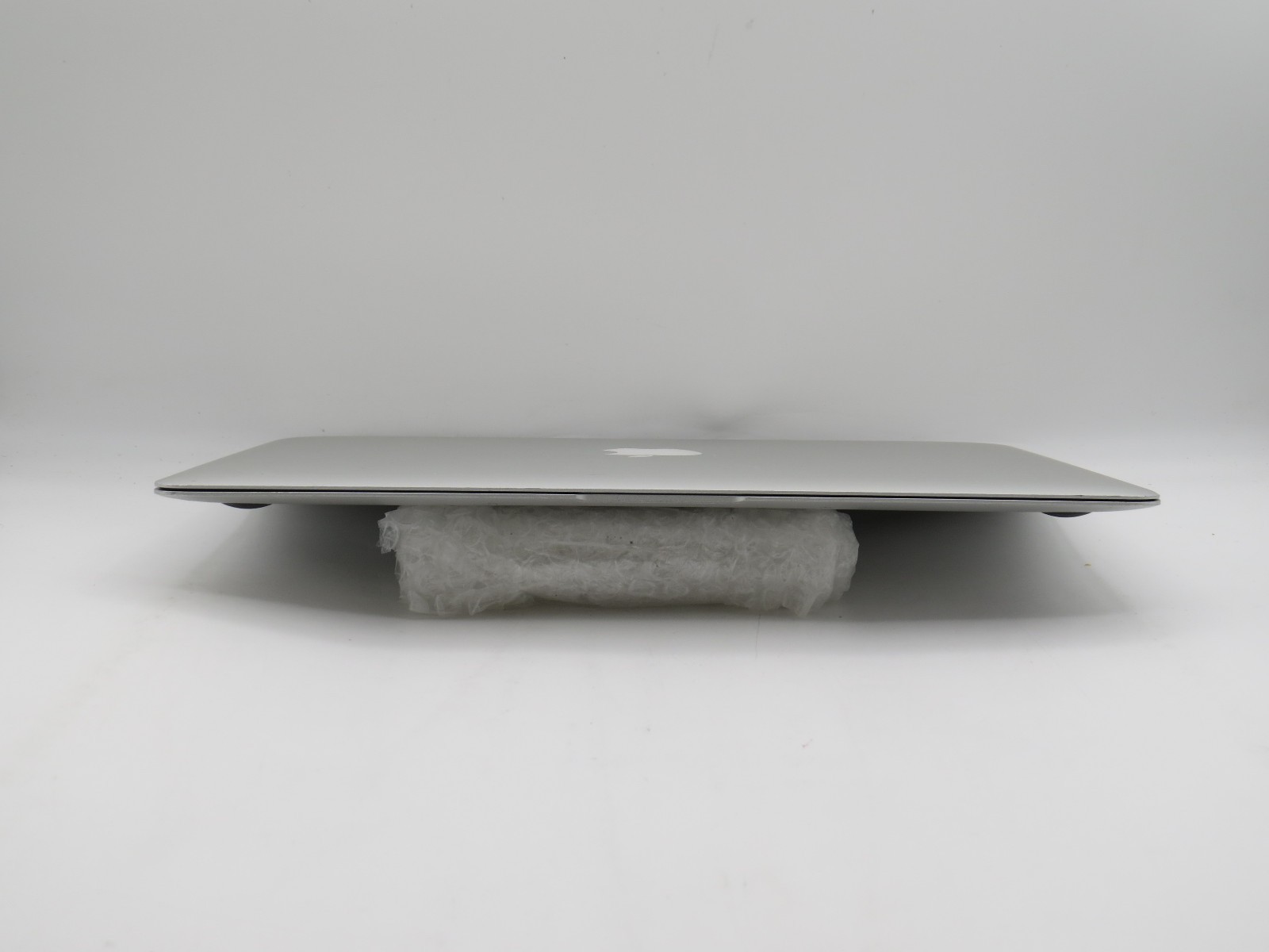 MacBook Air A1466 | i5-5250U @ 1.6GHz | 8GB DDR3 | 13.3″ Display | No HD/OS/AC