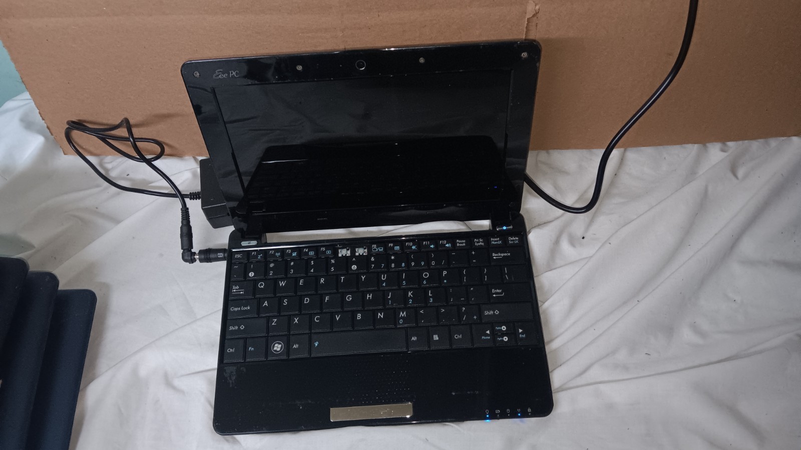 Lot of 6 ASUS EEe PC Mini Netbooks Laptops Intel Atom 1.6 GHz 160 GB HD Linux OS