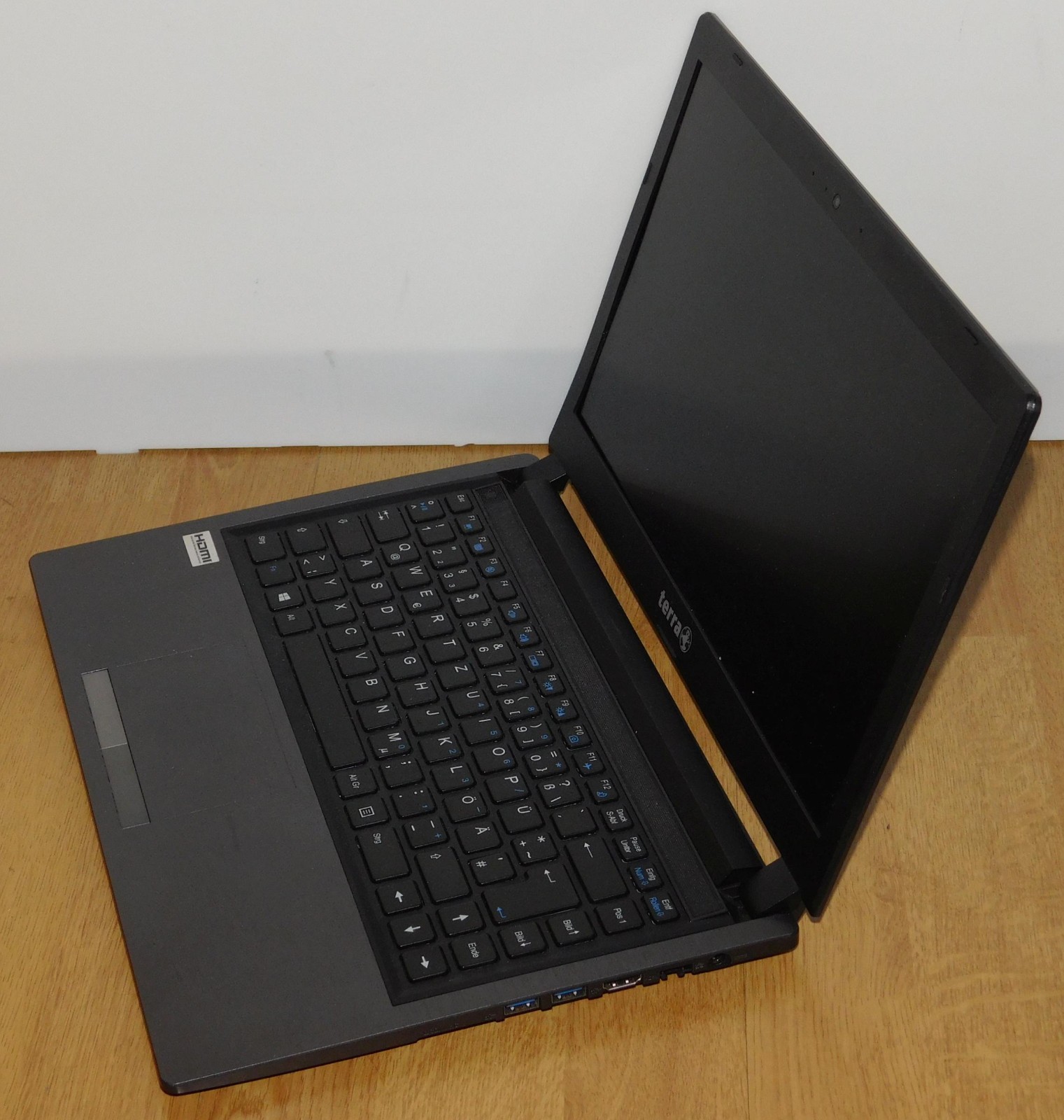 ❌FAULTY/DAMAGE Notebook Laptop Terra Mobile 1451 Hinge and Screen Cracked