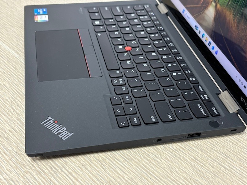 Lenovo ThinkPad X13 Yoga Gen 2 Touchscreen 2in1 i5-1145G7 16GB 256GB SSD~ W11 P
