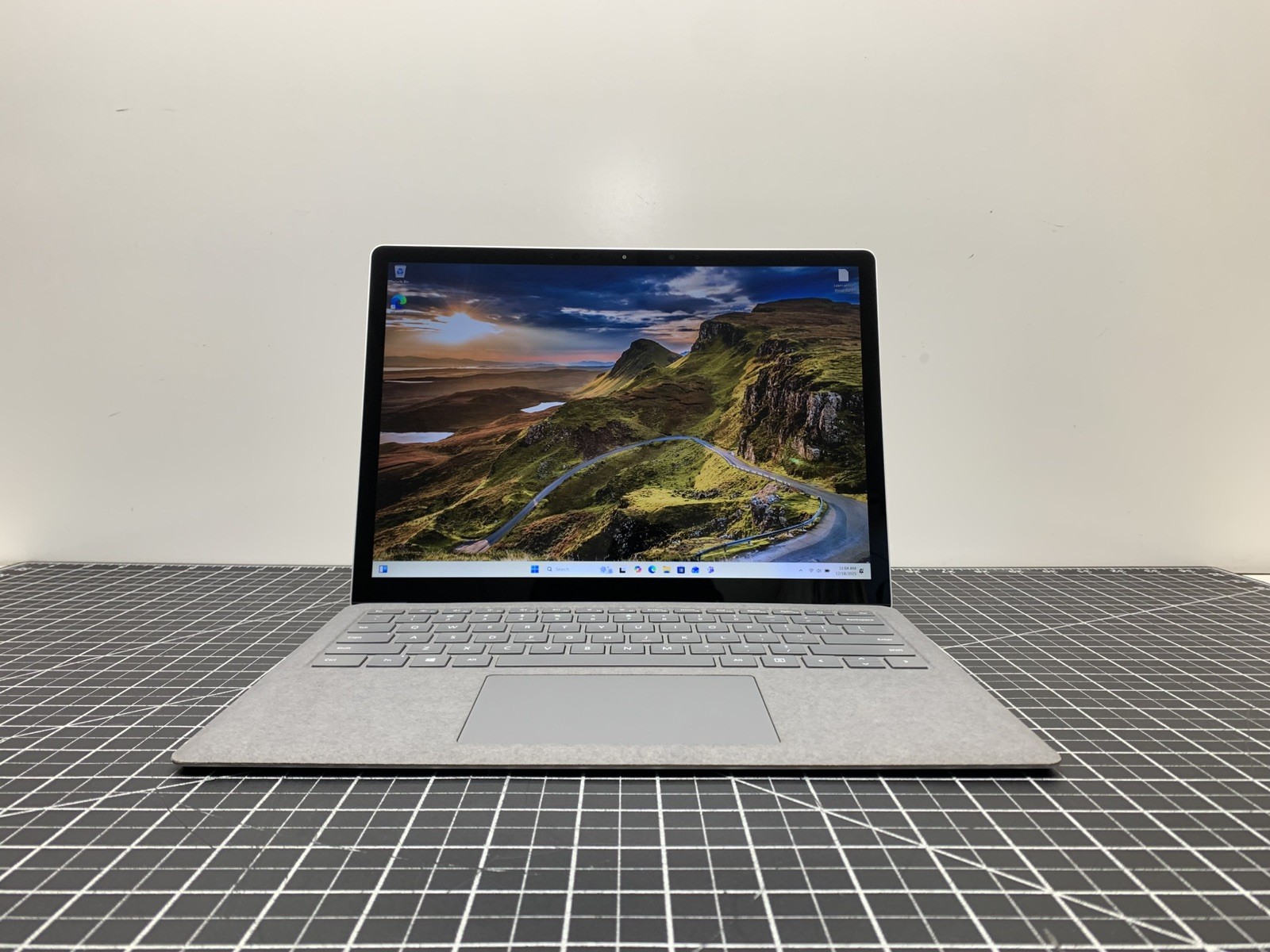 Microsoft Surface Laptop 4 1950 Intel i5-1145G7 | 512GB SSD, 8GB RAM | #P196