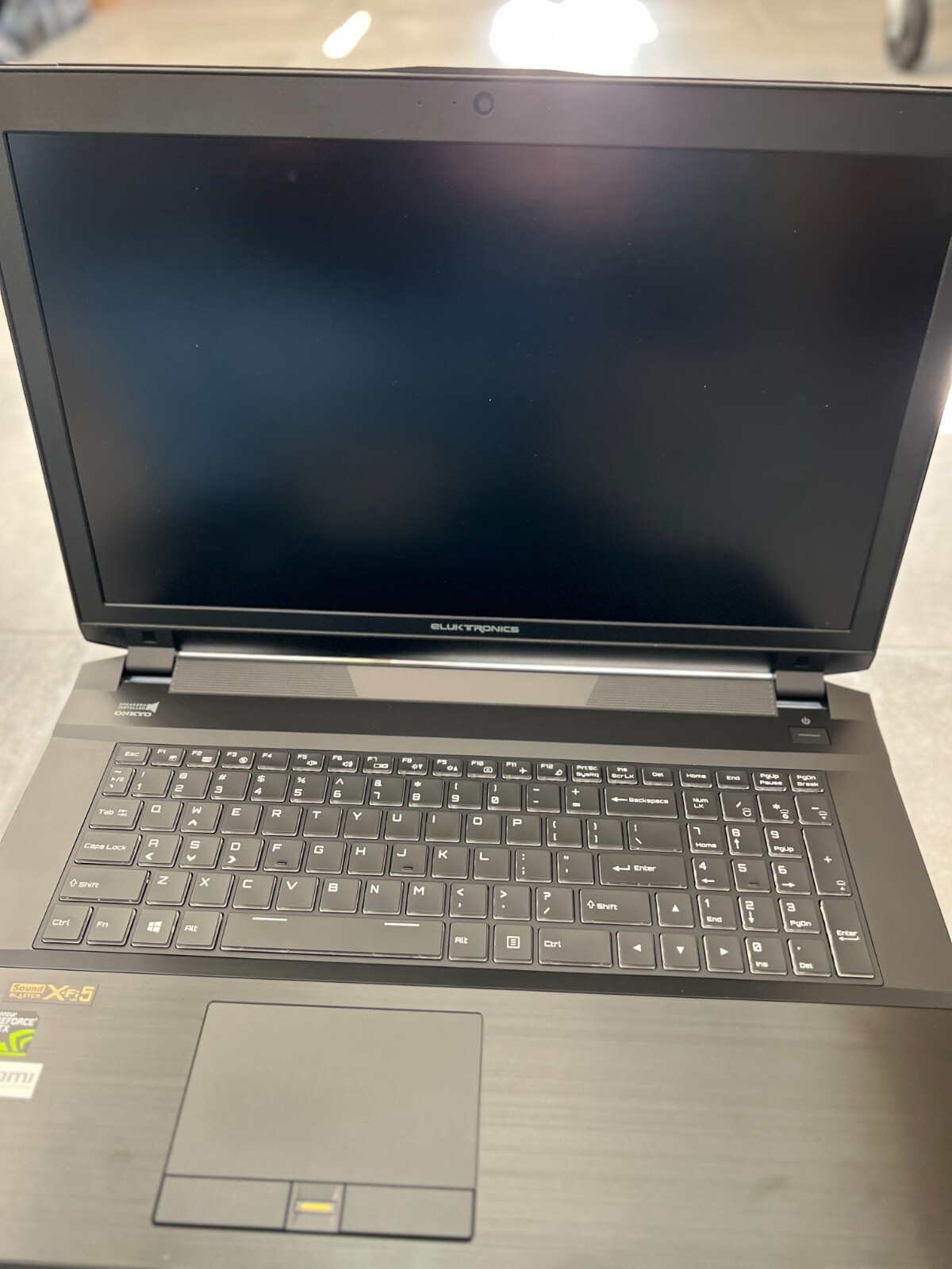 Eluktronics P670HP6 17.3″ Gaming Laptop i7 7700HQ GTX 1060 Windows 10 (Complete)