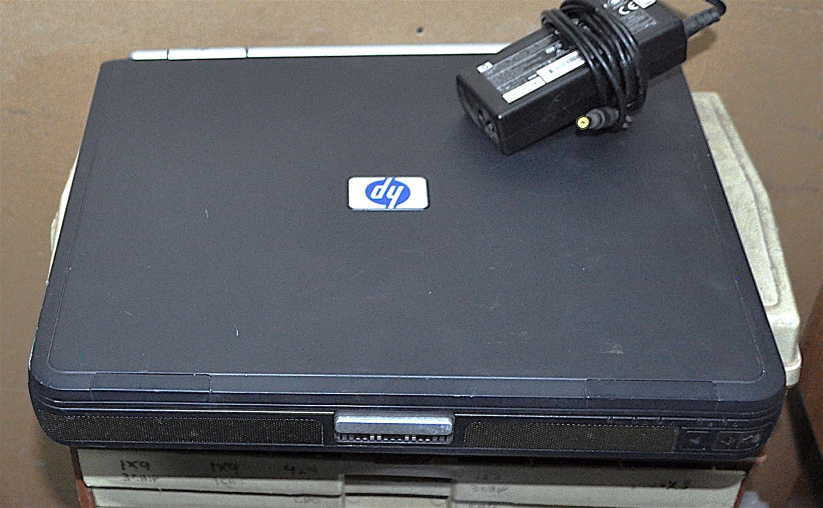 HP/COMPAQ nw8000 PENTIUM M WINDOWS XP 100 GB DRIVE GOOD SCHOOL SURPLUS