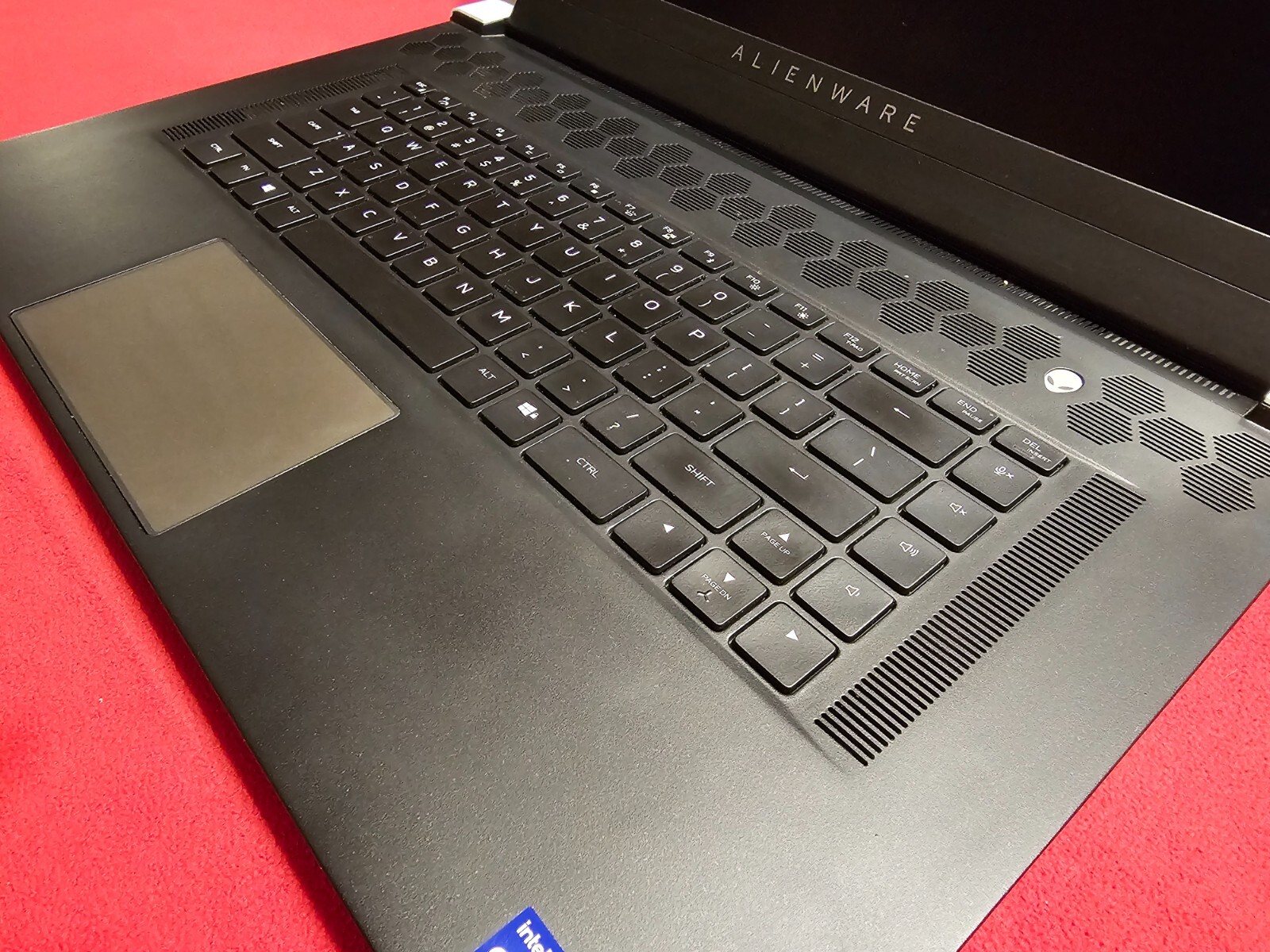Alienware x17 R1 i9-11980HK 64GB RAM 4TB m2 17.3″ UHD 4K 120Hz RTX 3080