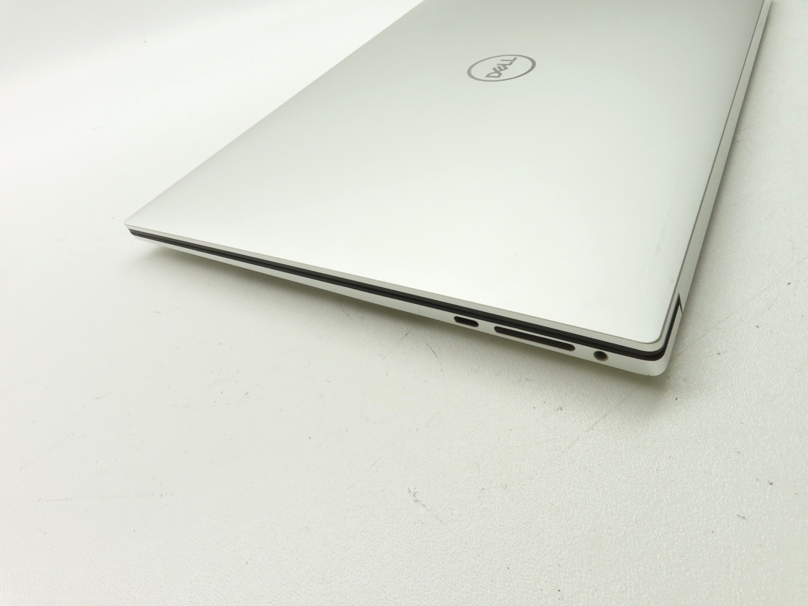 Dell XPS 15 9510 15.6″ Intel Core i7-11800H 16GB RAM 512GB SSD RTX 3050 Ti