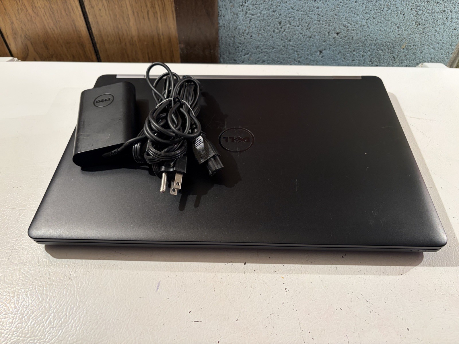 DELL LATITUDE E5570 FHD 15.6” INTEL i5-6300U 8GB RAM 250GB SSD WINDOWS 11 PRO