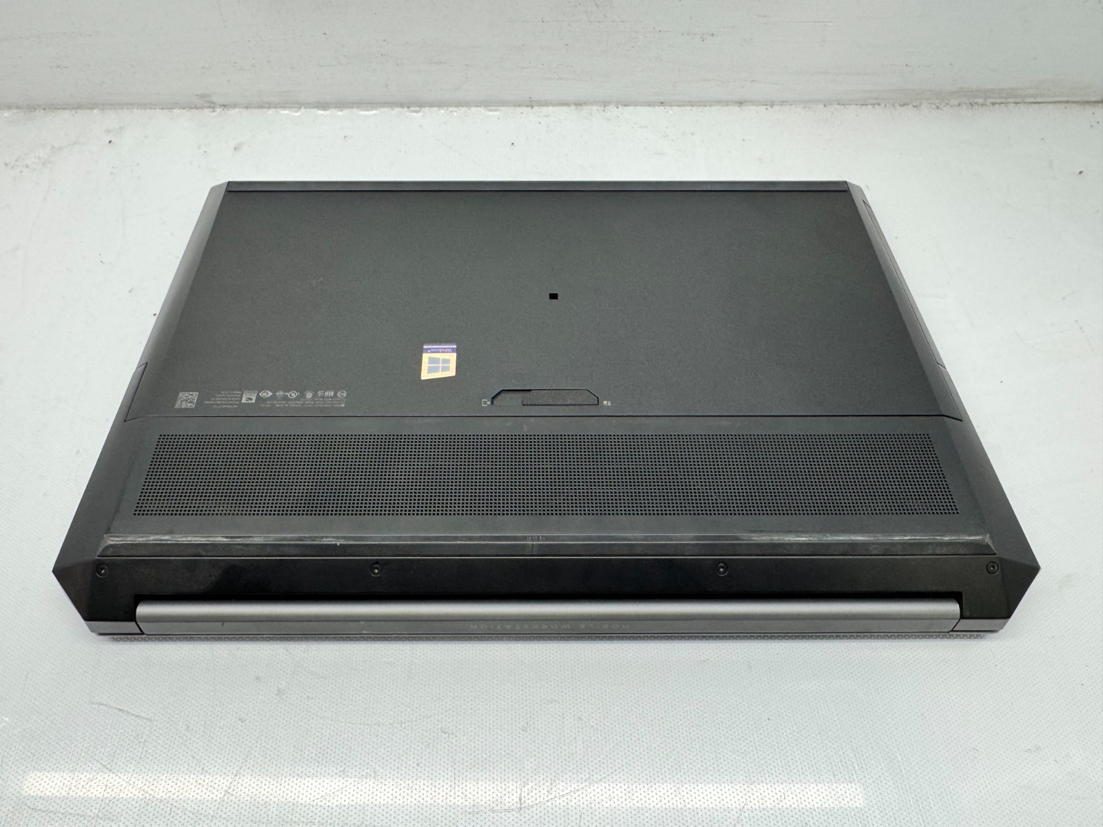 HP ZBook 17 G5 17.3″ FHD i7-8850H@2.6GHz 32GB RAM 512GB P2000 Win11 No/AC