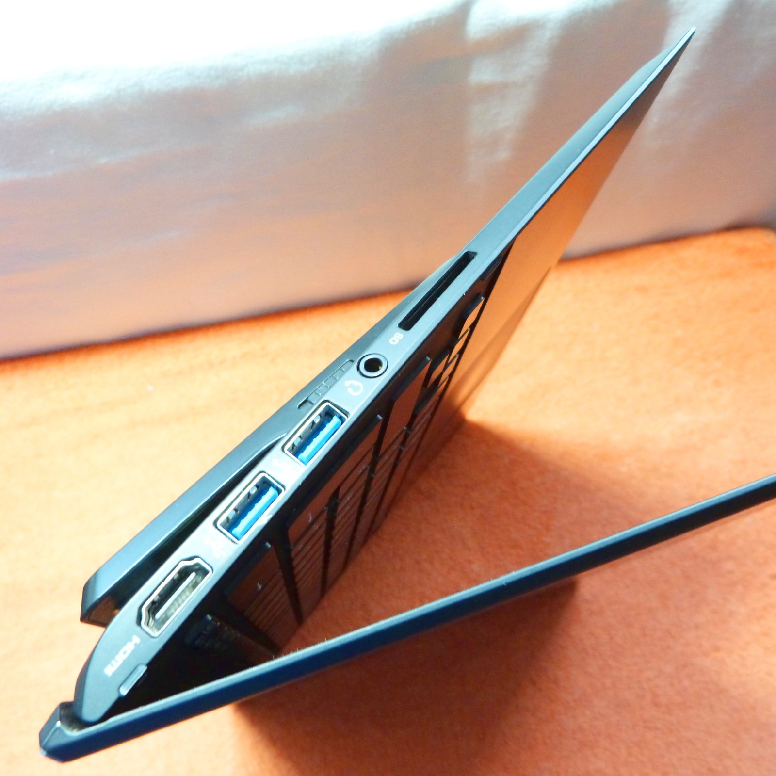 Sony Vaio PRO SVP13 13″ FULLHD l Carbon Fiber Thinnest UltraBook ONLY 800GRAMS