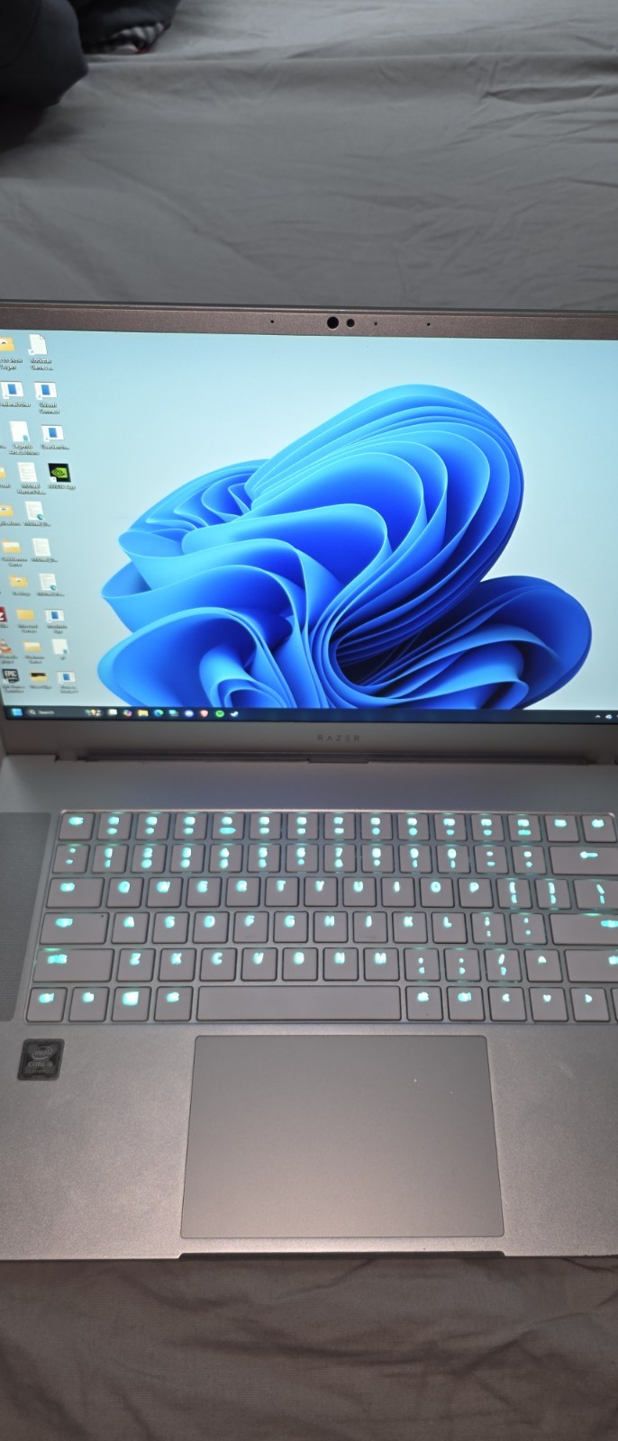 Razer Blade 15 Advanced 15.6″ Laptop | i7-9750H, 16GB, 512GB, RTX2070 **READ**