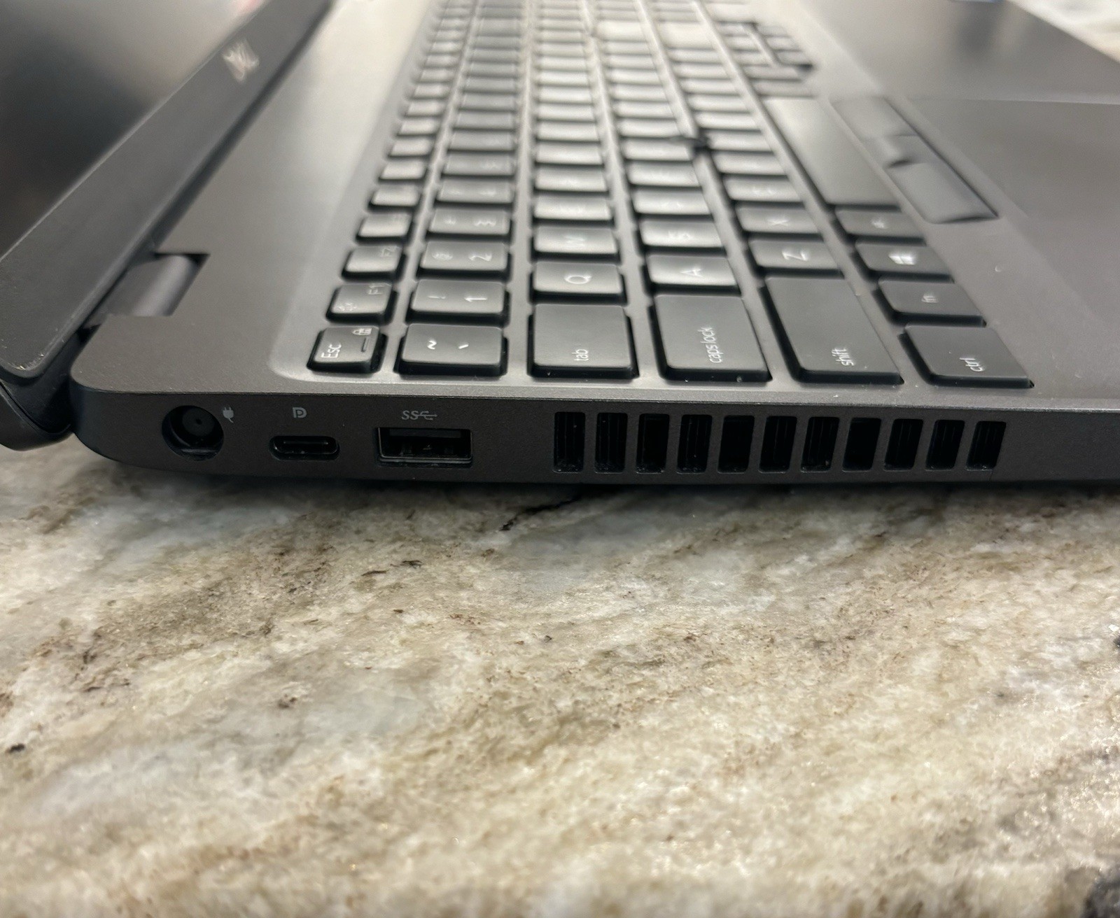 Dell Latitude 5500 | 15.6″ | i5-8265U 1.60GHz | 16GB RAM 240GB SSD | WIN 11 PRO