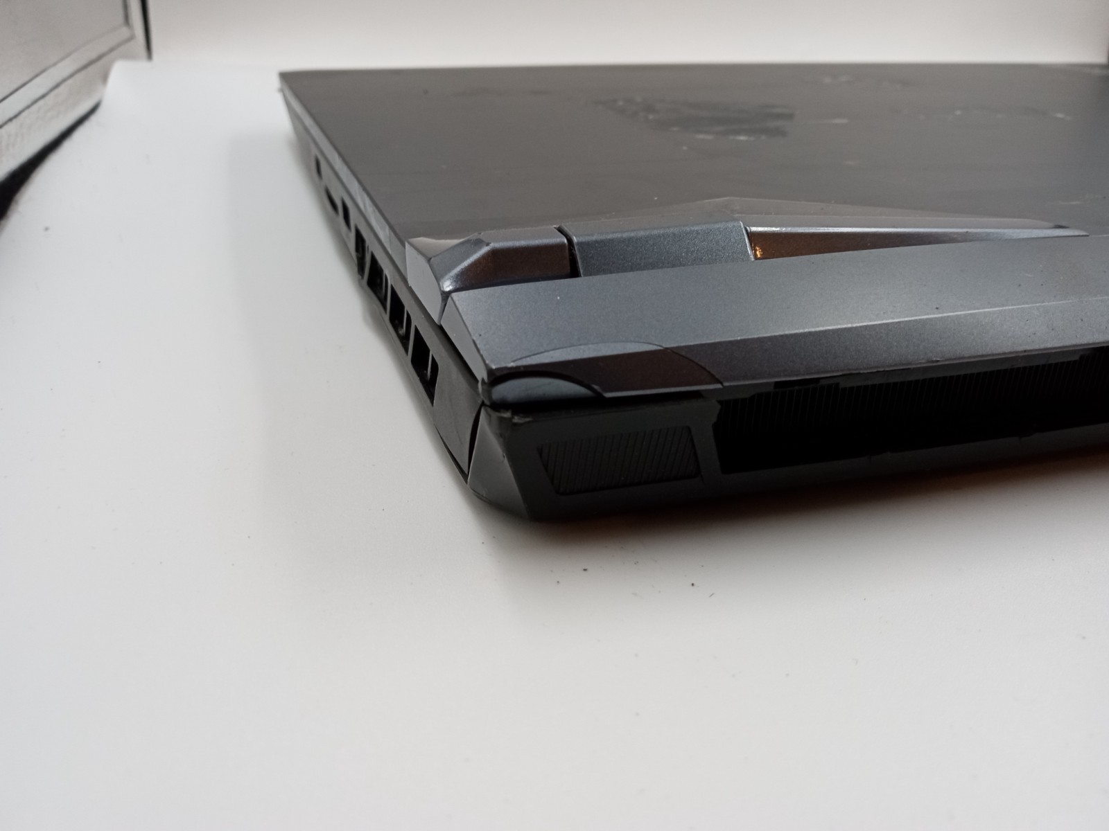 MSI GE76 Raider 11UE-1056US Intel i7-11800H Nvidia RTX 3060 – FOR PARTS – READ!