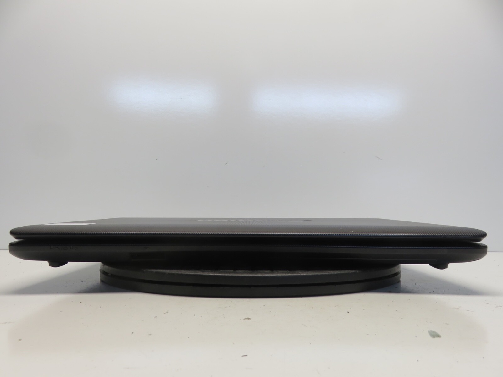 Toshiba Satellite C655-S5049 Laptop Intel Celeron 900 2.2GHz 2 GB NO HDD No Batt