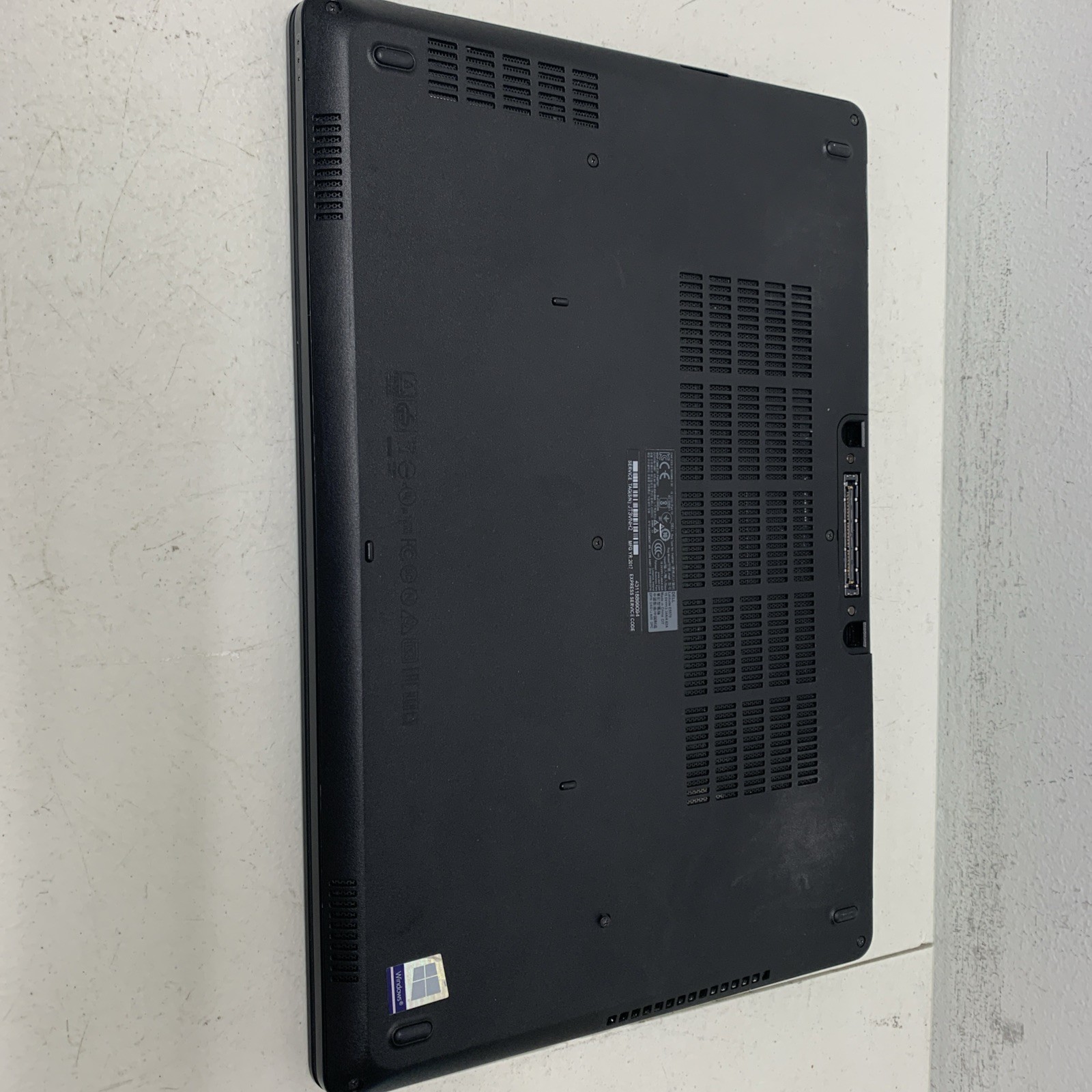 Dell Latitude E5570 15.6″ i5-6200U 2.3GHz 8GBram 256GB SSD WIND 11 Pro