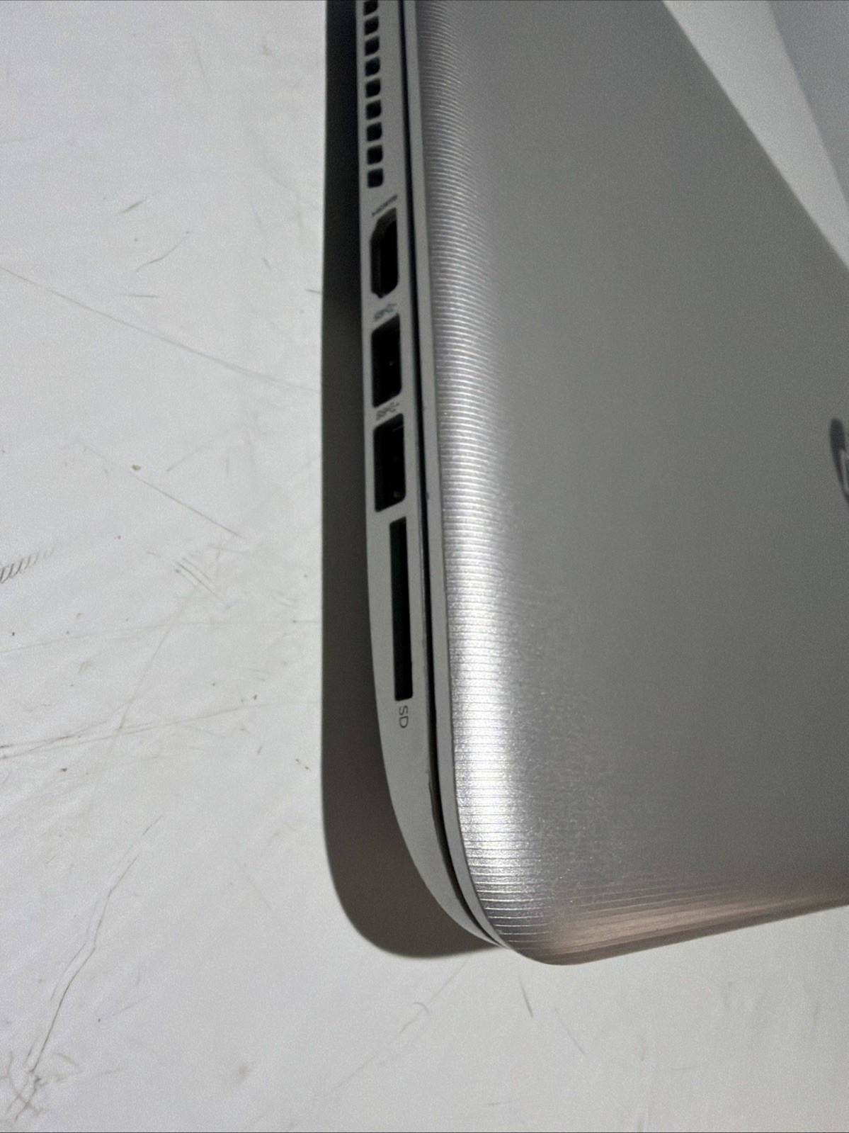 Hp Pavilion 15 Laptop i3-4030U 6gb Ram 750gb HDD Windows 10 Home No P/S