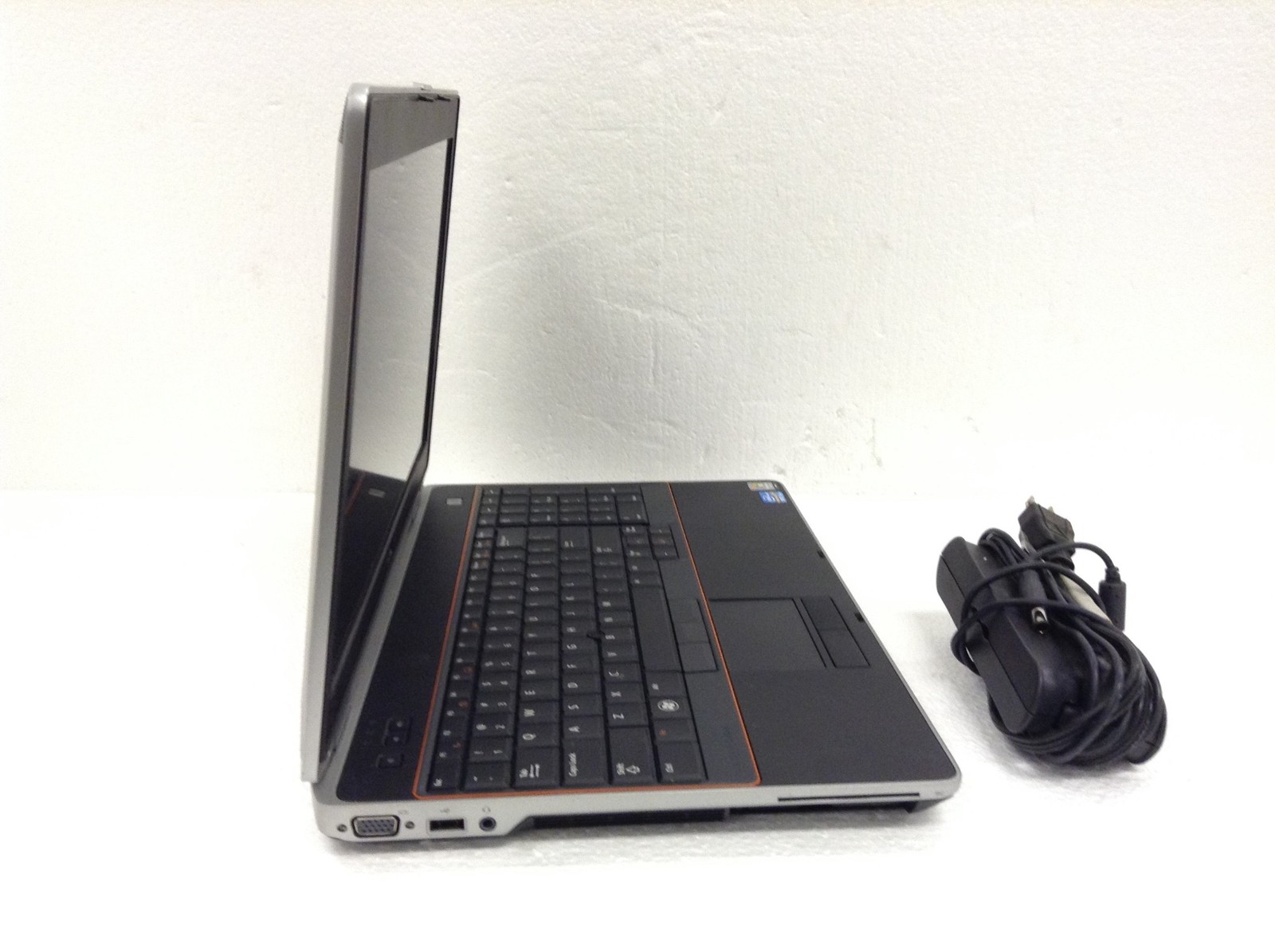Dell Latitude E6520 i5 2.6GHz Laptop 4GB RAM DVD-RW Ac adapter No HD No Battery