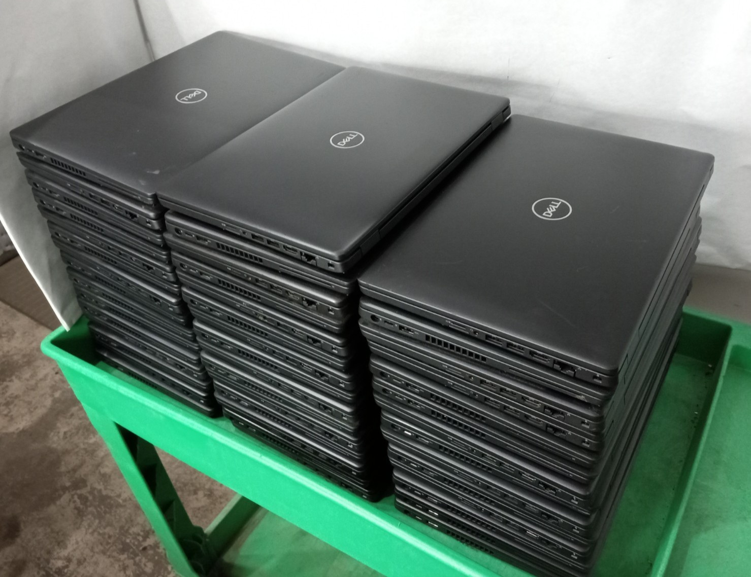 Lot of 44 – Dell Latitude 5400 14″ Touchscreen i5 8th Gen – BAD KEYBOARDS -RR