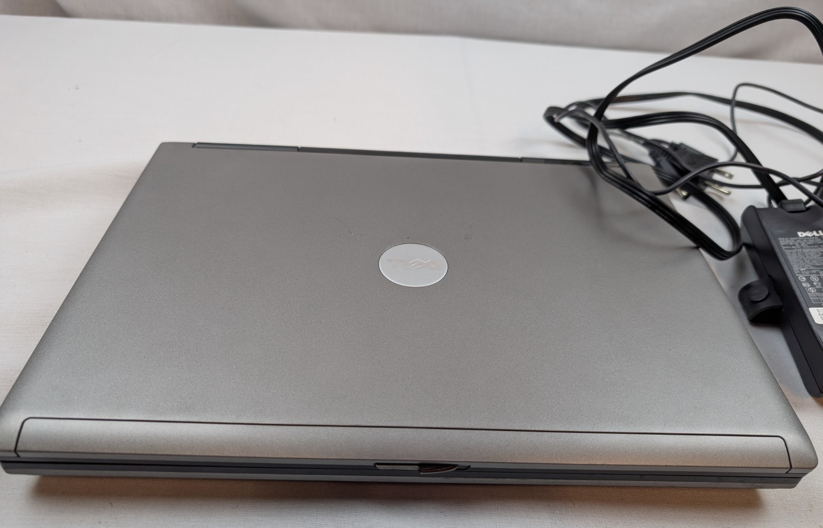 Dell Latitude D820 Model PP04X Intel Core Duo 2GB RAM Laptop PC Computer NO HDD
