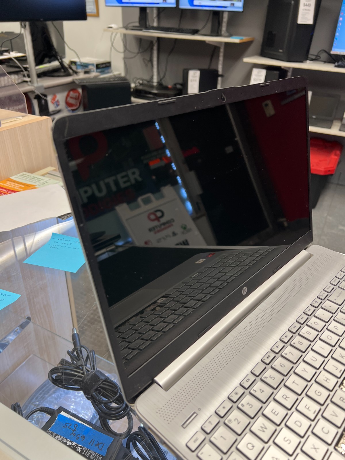 HP 15-ef1040nr laptop for parts or repair AS IS READ DESCRIPTION