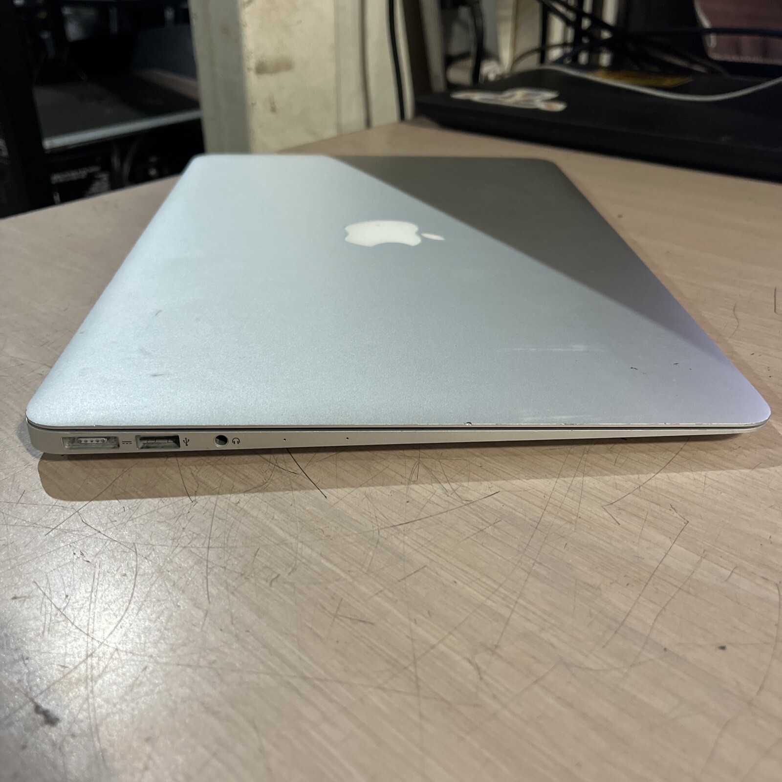 APPLE MACBOOK AIR 13″ MID-2013 CORE I5-4250U 1.3GHZ 4GB RAM