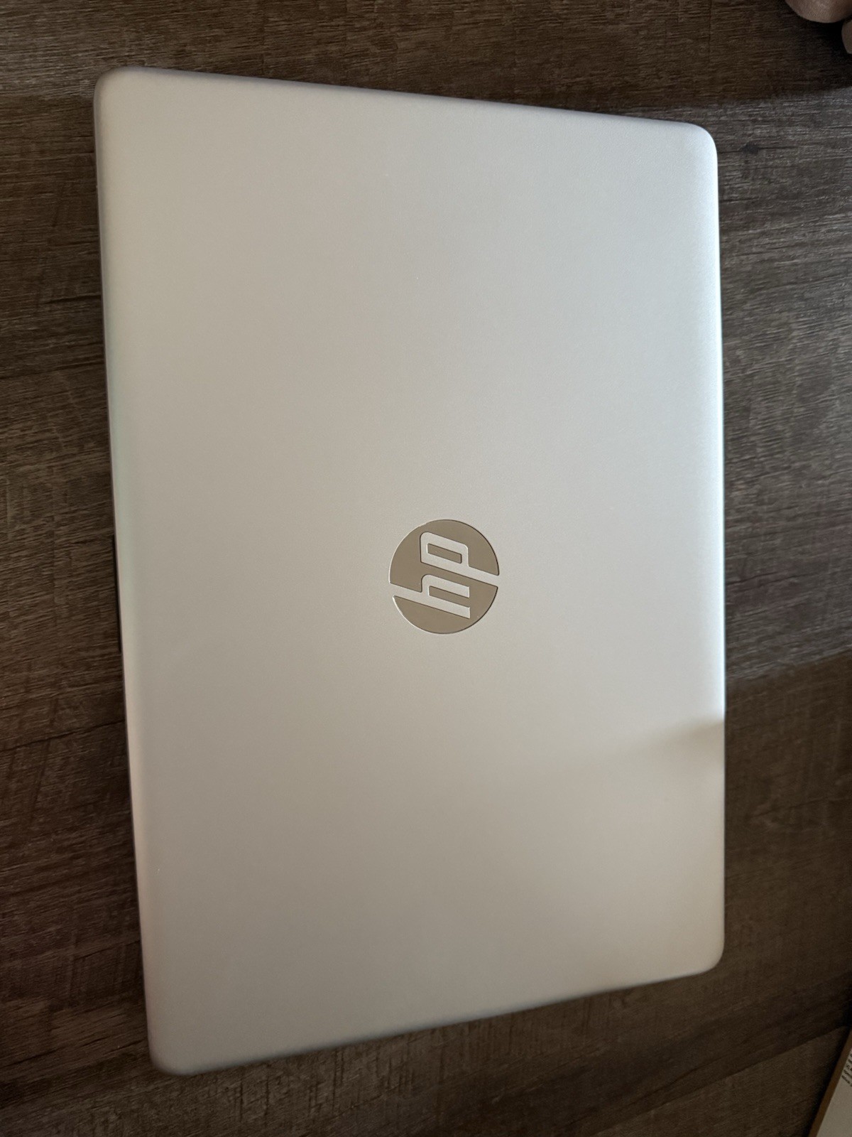 HP 15-DW1032nr laptop computer Intel 1.1Ghz Celeron N4020 4GB RAM 1TB HDD