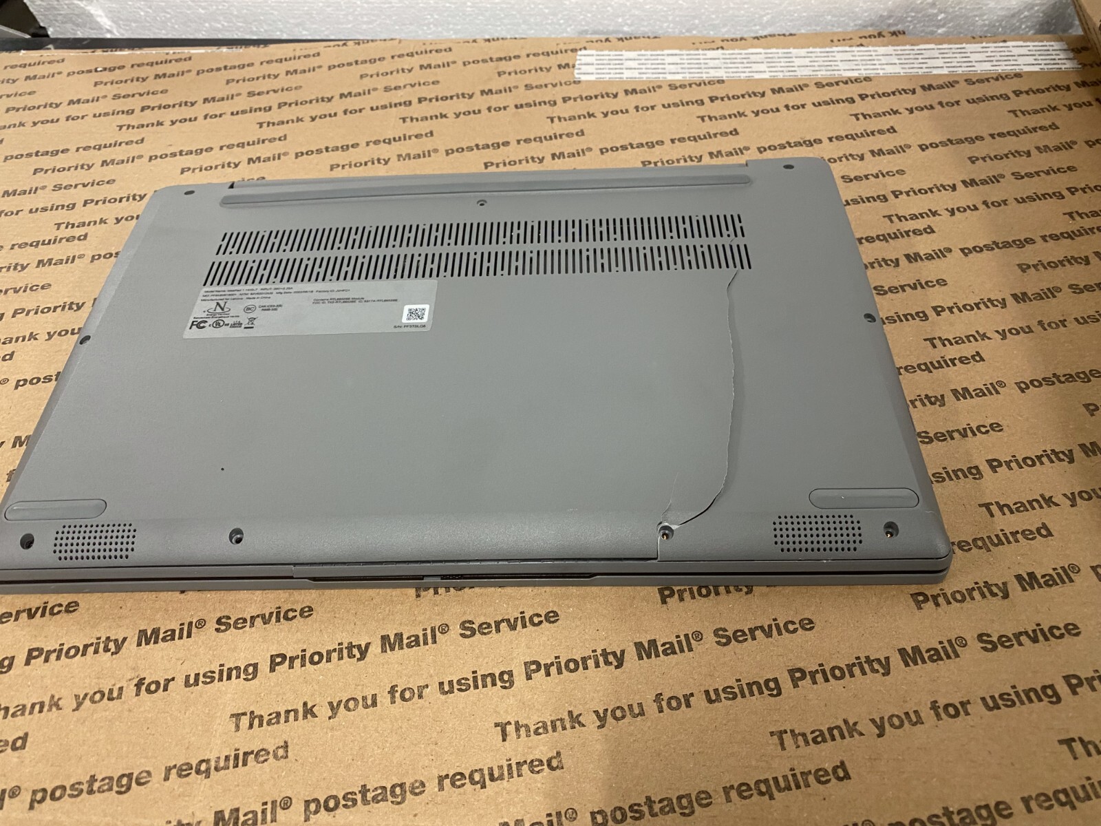 Lenovo IdeaPad 1 14IGL7 14″ Pentium Silver back cover crack an broken screen