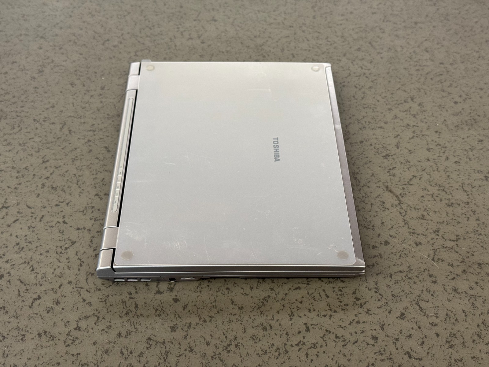 TOSHIBA Portege R205-S2062 Laptop Pentium M 1.20GHz, 512MB, 60GB HDD
