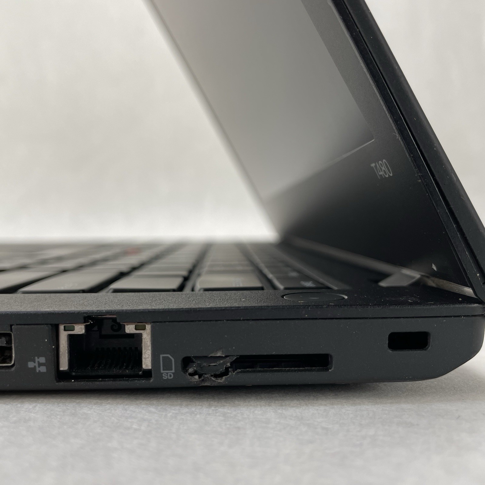 Lenovo ThinkPad T480 14″ i5-8350U 1.70 GHz 8 GB RAM No SSD/OS/AC- READ