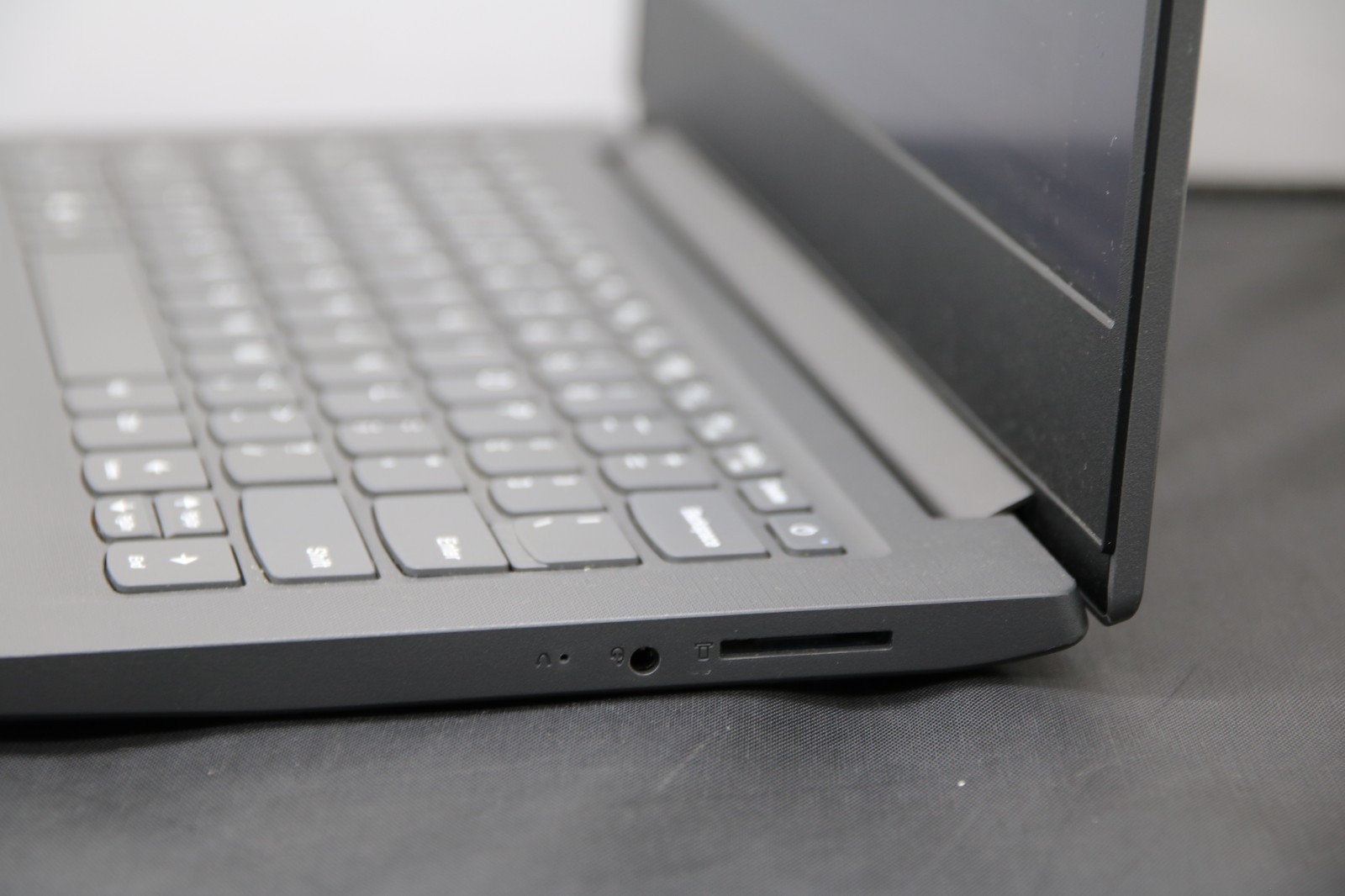 Lenovo V14-IIL – i5-1035G1 – 8GB, 256GB, 14″ – Windows 11, NO Adapter – Lot of 2