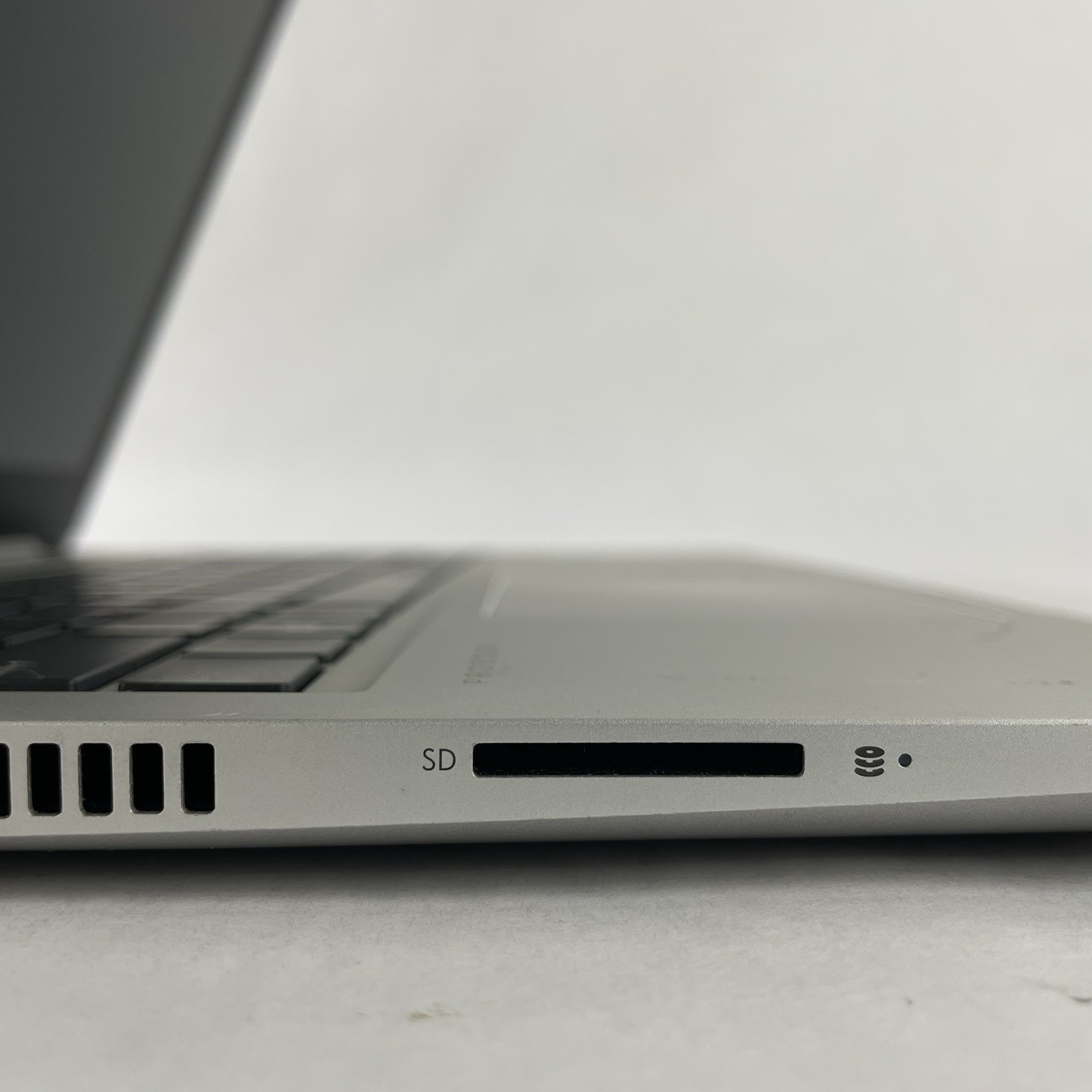 HP ProBook 450 G6 15.6″ i5-8265U 1.60 GHz 8 GB RAM No SSD No OS No AC