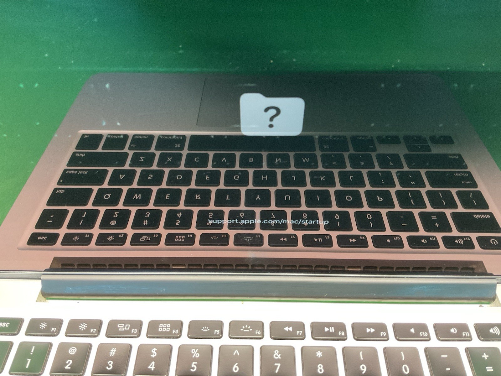 Apple 2013 MacBook Pro A1502 – 13” Laptop – POWERS ON – UNTESTED