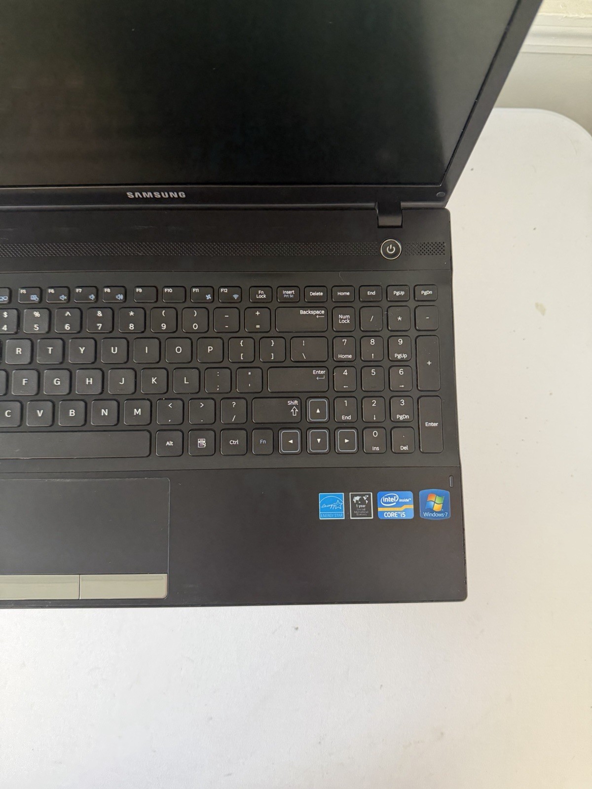 Samsung NP300 V5A Laptop – Good Screen – Intel i5-2430M – RAM 4 GB – Read Des