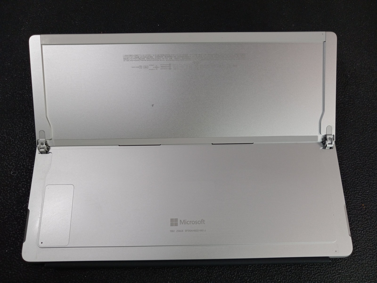 Microsoft Surface Pro 8 1982 13″ Core i7-1185G7 16GB RAM 256GB SSD W11P