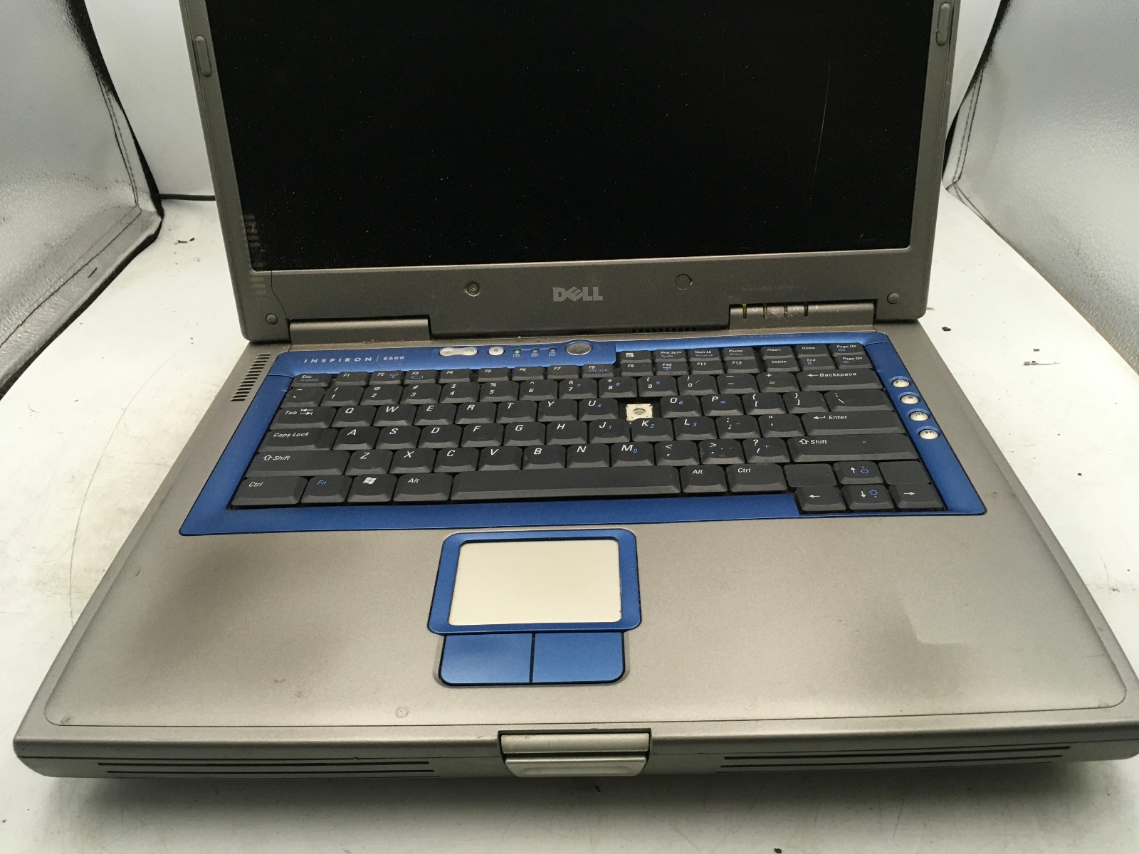 DELL INSPIRON 8600 – FOR PARTS – Intel Pentium M – 1GB RAM – READ DESCRIPTION-BB