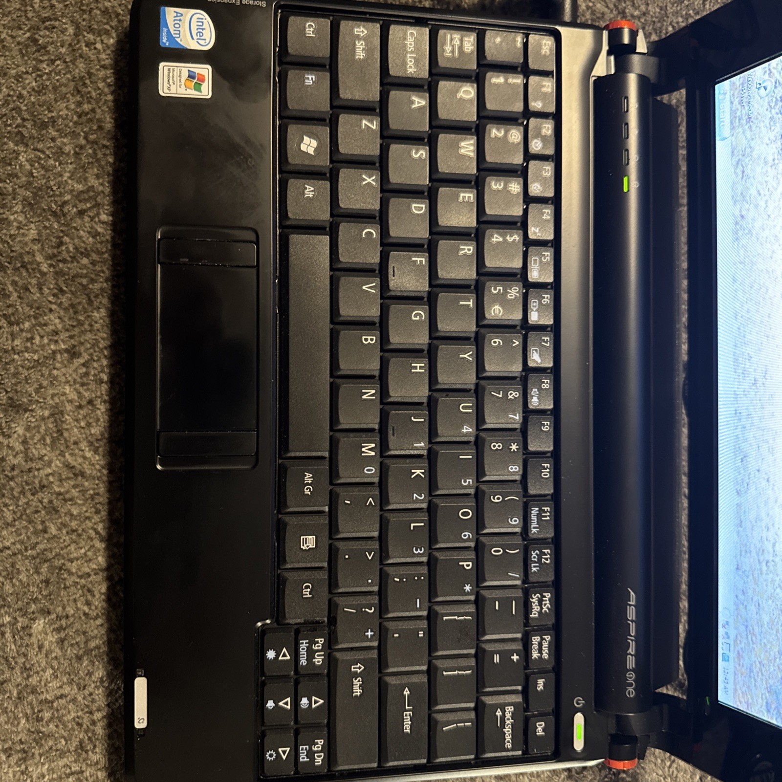Acer Aspire One ZG5 Netbook 9” Intel Atom 1.6GHz 1GB Windows XP w/ Charger