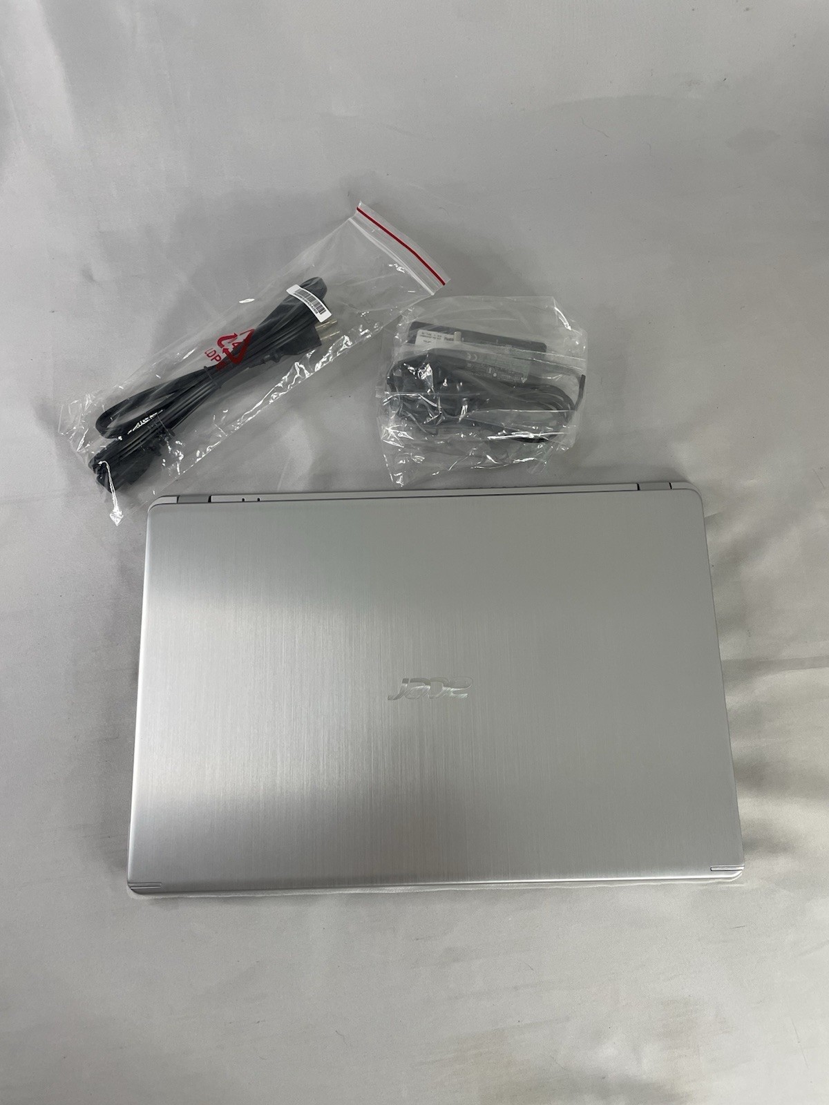NEW In Box Acer Aspire 5 A515-43-R19L SlLM 15.6″ Ryzen 3 3200U 4GB 128GB Win10S